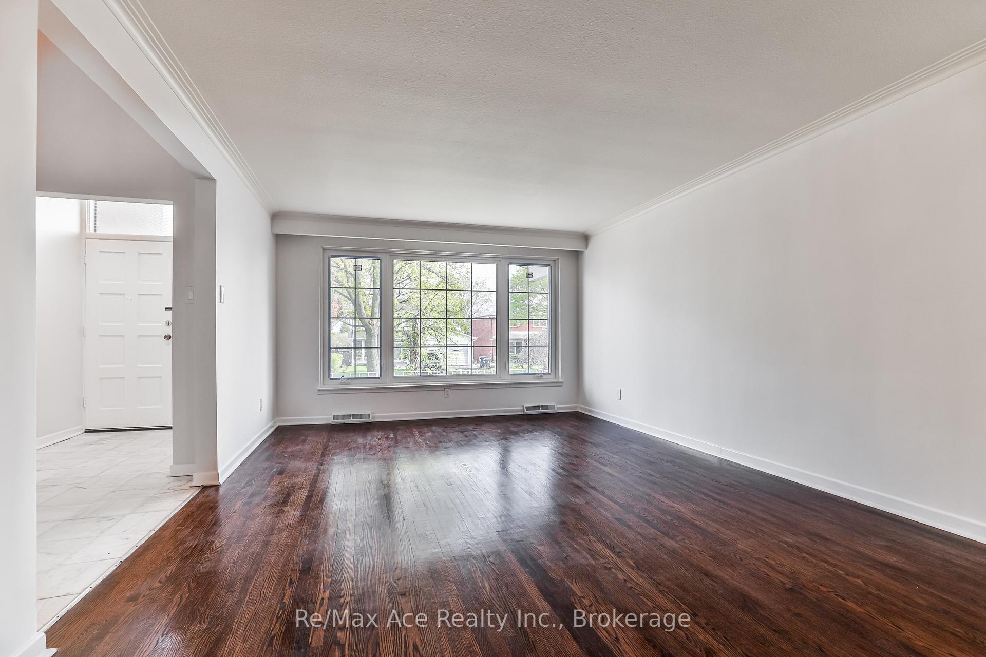 90 Charlton Blvd, Toronto, ON M2M1C1 | 4 Bedroom 4 Bathroom Detached House | Image 5