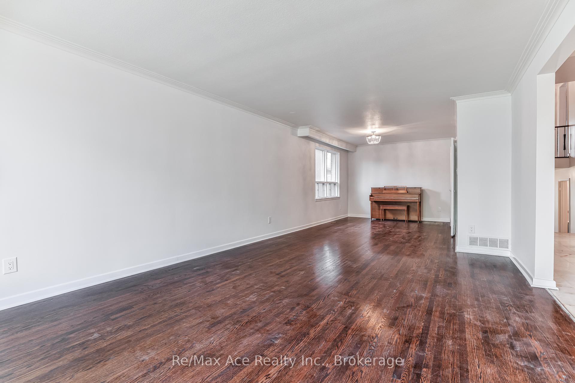 90 Charlton Blvd, Toronto, ON M2M1C1 | 4 Bedroom 4 Bathroom Detached House | Image 6
