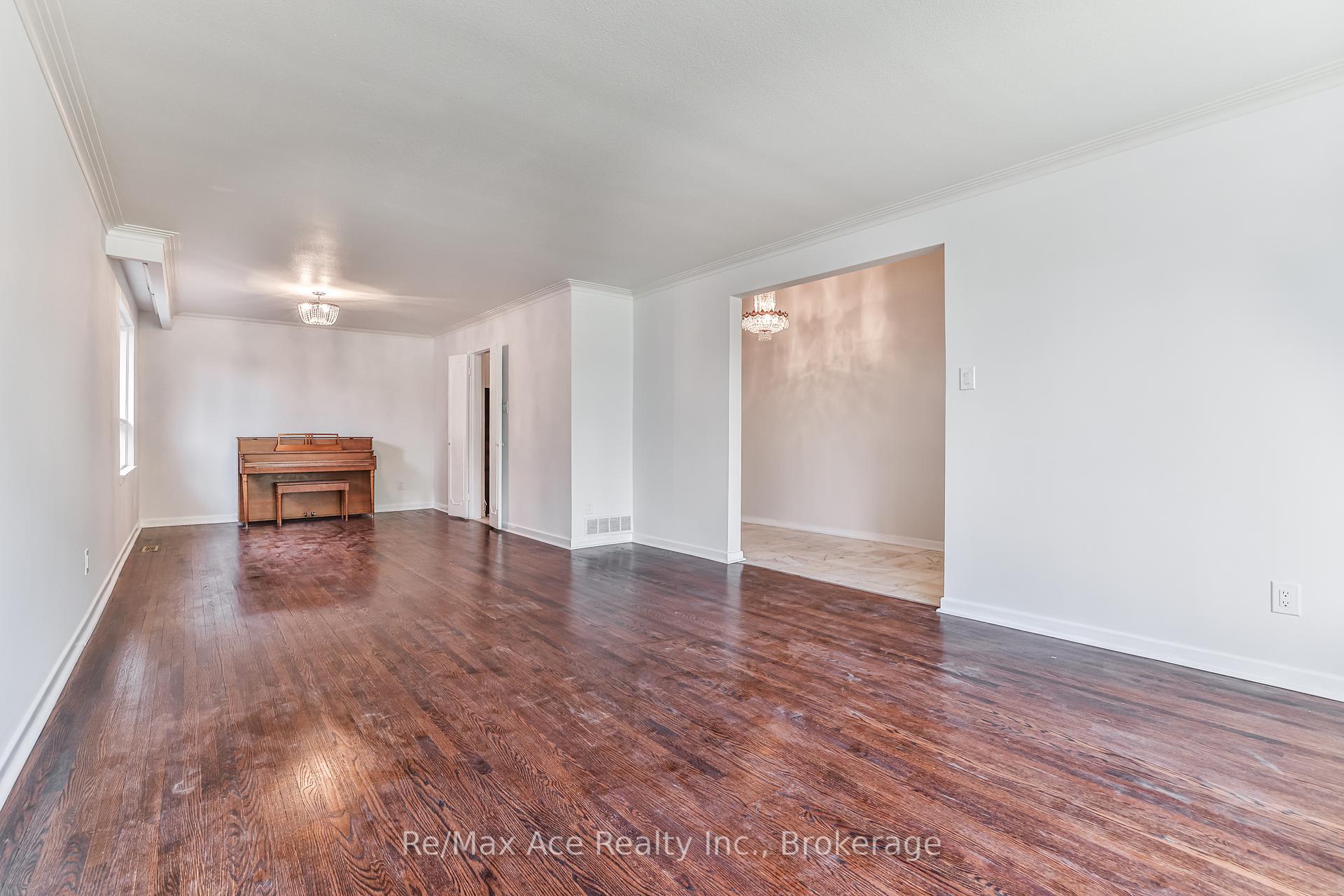90 Charlton Blvd, Toronto, ON M2M1C1 | 4 Bedroom 4 Bathroom Detached House | Image 7