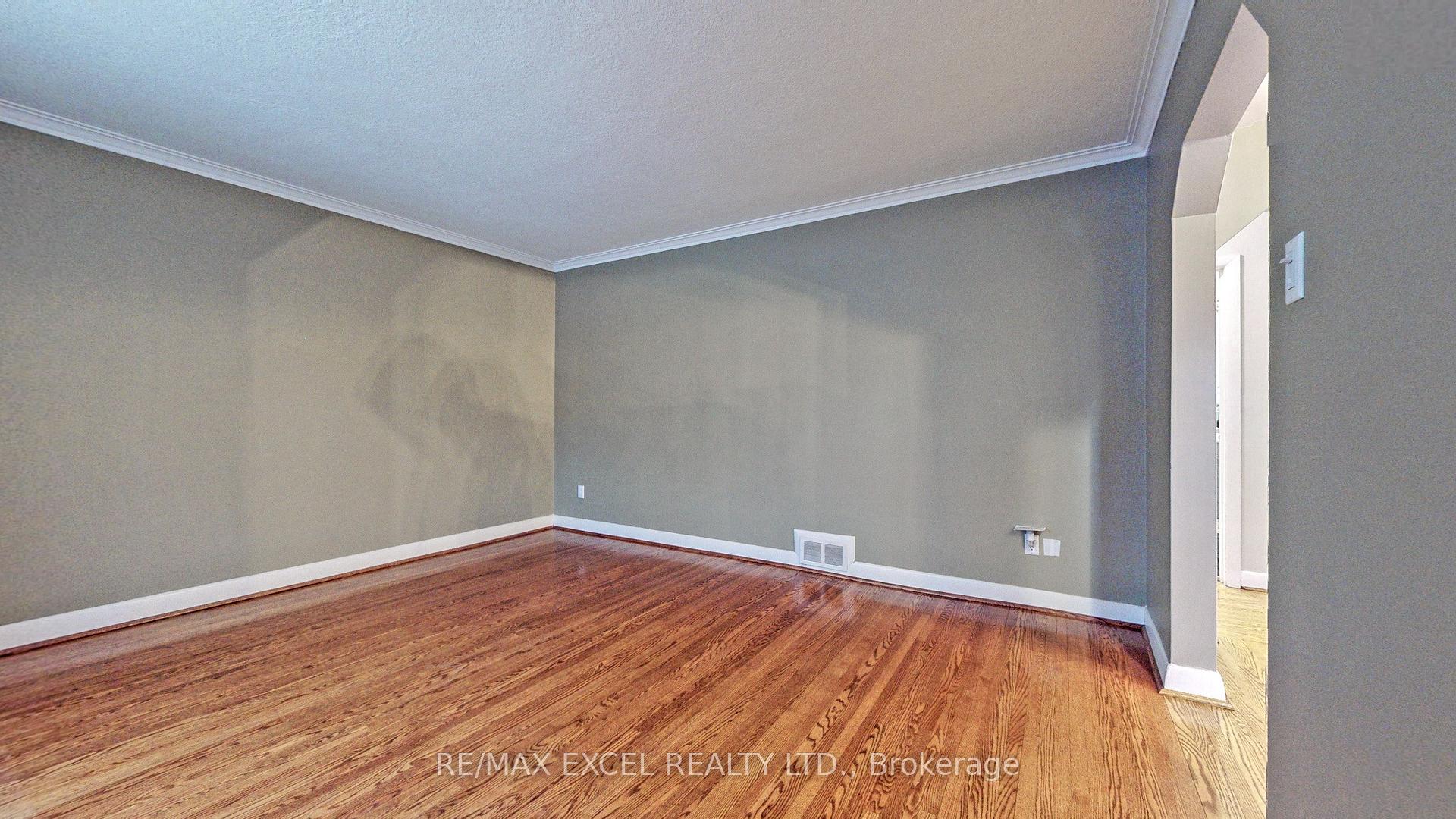 54 Centre Ave, Toronto, ON M2M2L5 | 3 Bedroom 2 Bathroom Detached House | Image 16