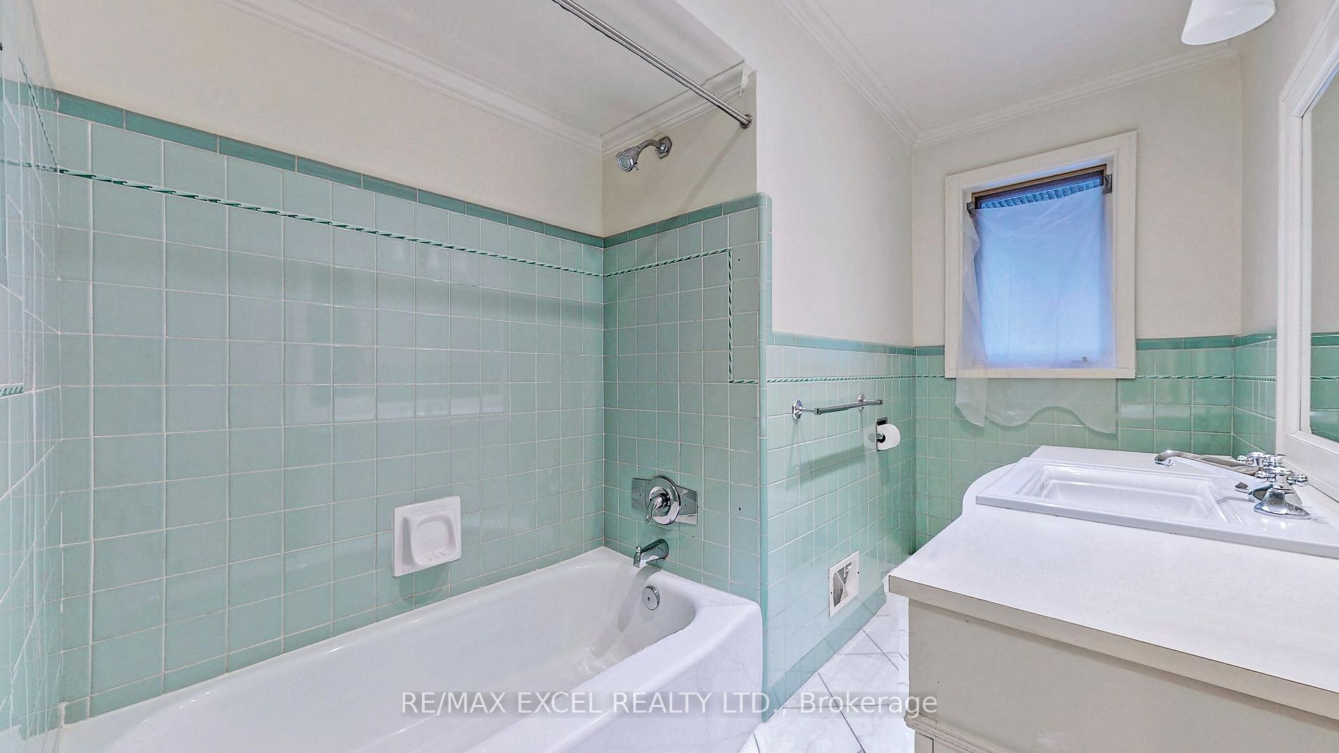 54 Centre Ave, Toronto, ON M2M2L5 | 3 Bedroom 2 Bathroom Detached House | Image 20