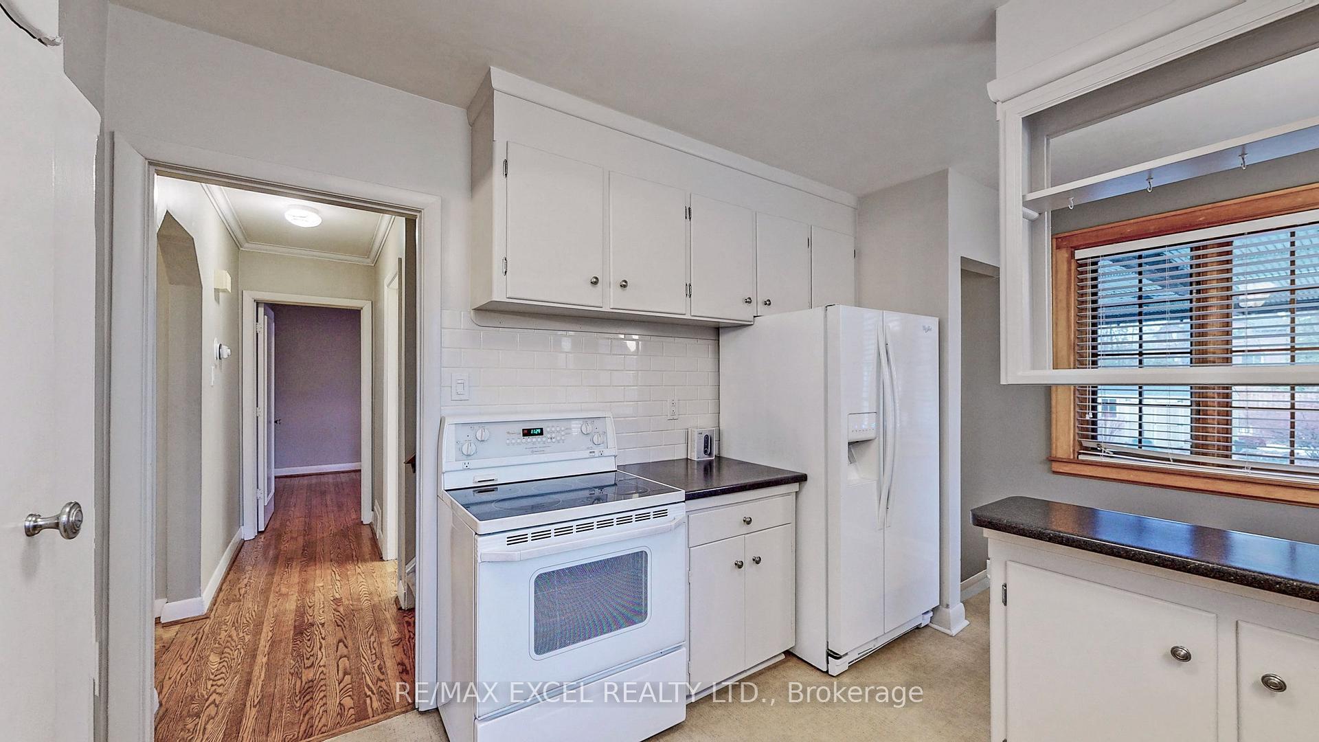 54 Centre Ave, Toronto, ON M2M2L5 | 3 Bedroom 2 Bathroom Detached House | Image 9