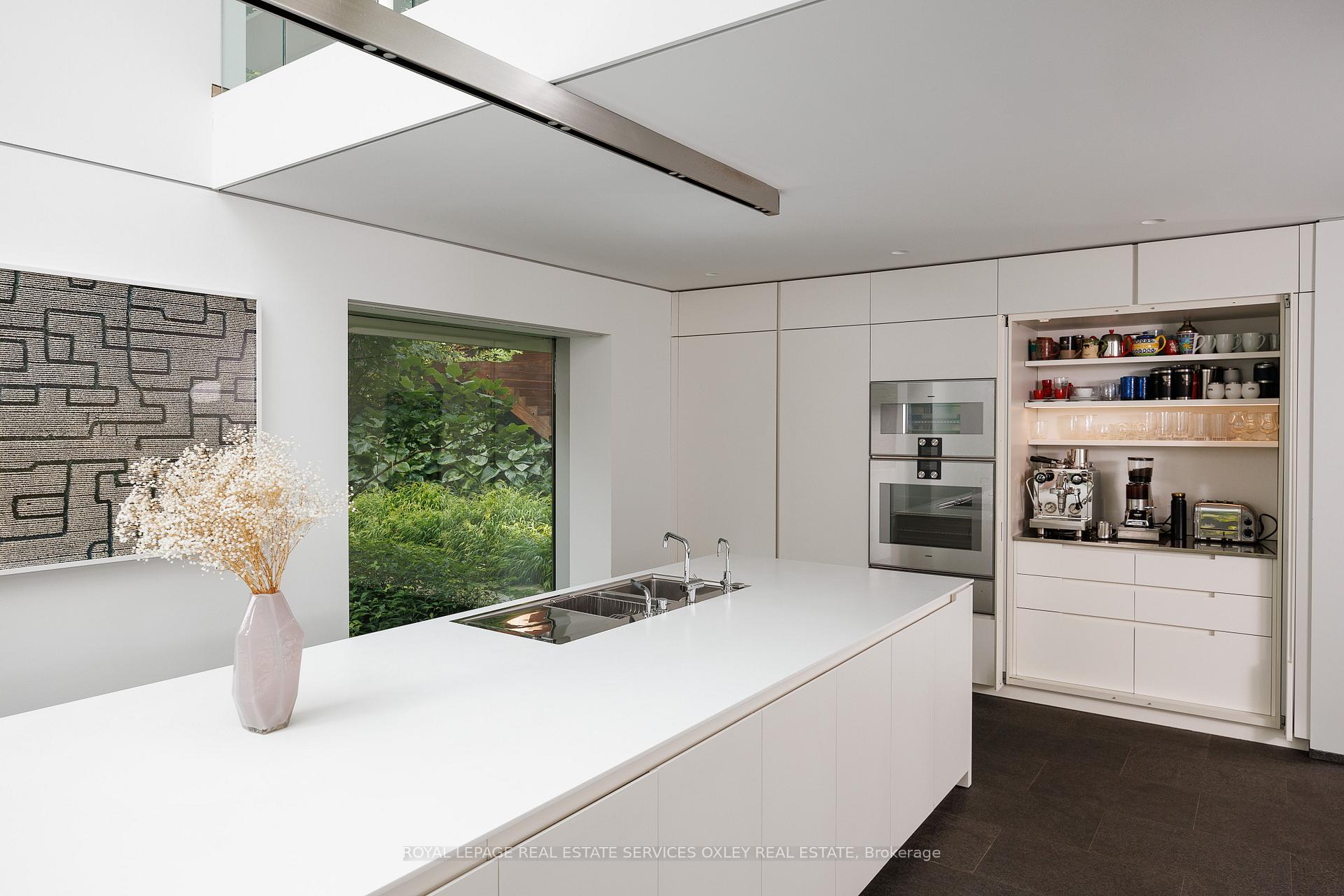 11 Beaumont Rd, Toronto, ON M4W1V4 | 4 Bedroom 4 Bathroom Detached House | Image 10