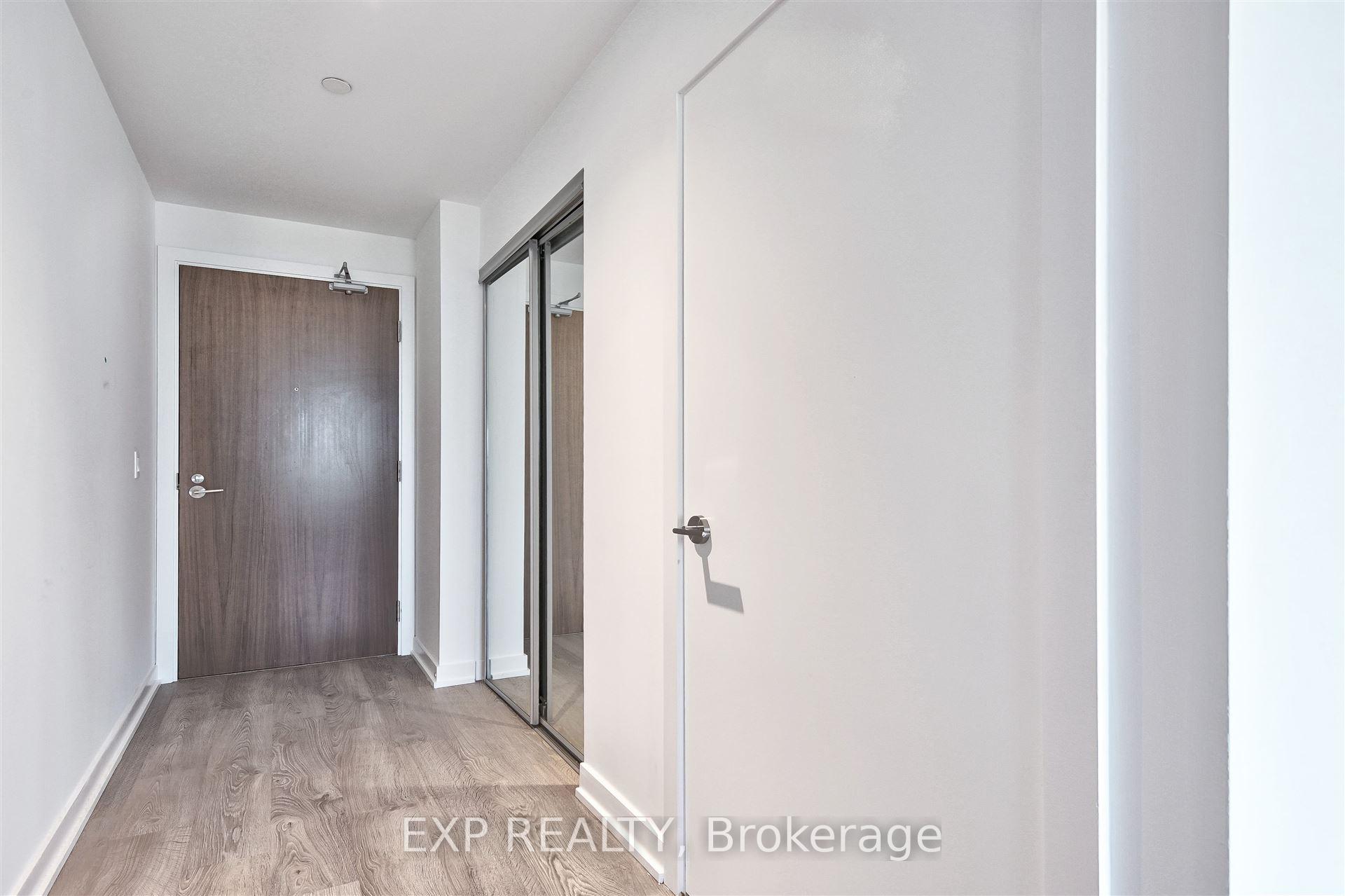 #2216 - 1926 Lakeshore Blvd W, Toronto, ON M6S1A1 | 1 Bedroom 1 Bathroom Condo Apt | Image 4