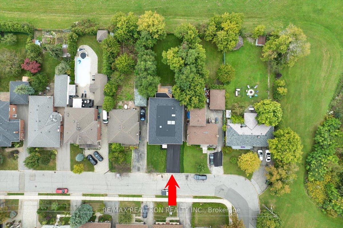 275 Reiner Rd, Toronto, ON M3H2M5 | 4 Bedroom 6 Bathroom Detached House | Image 2