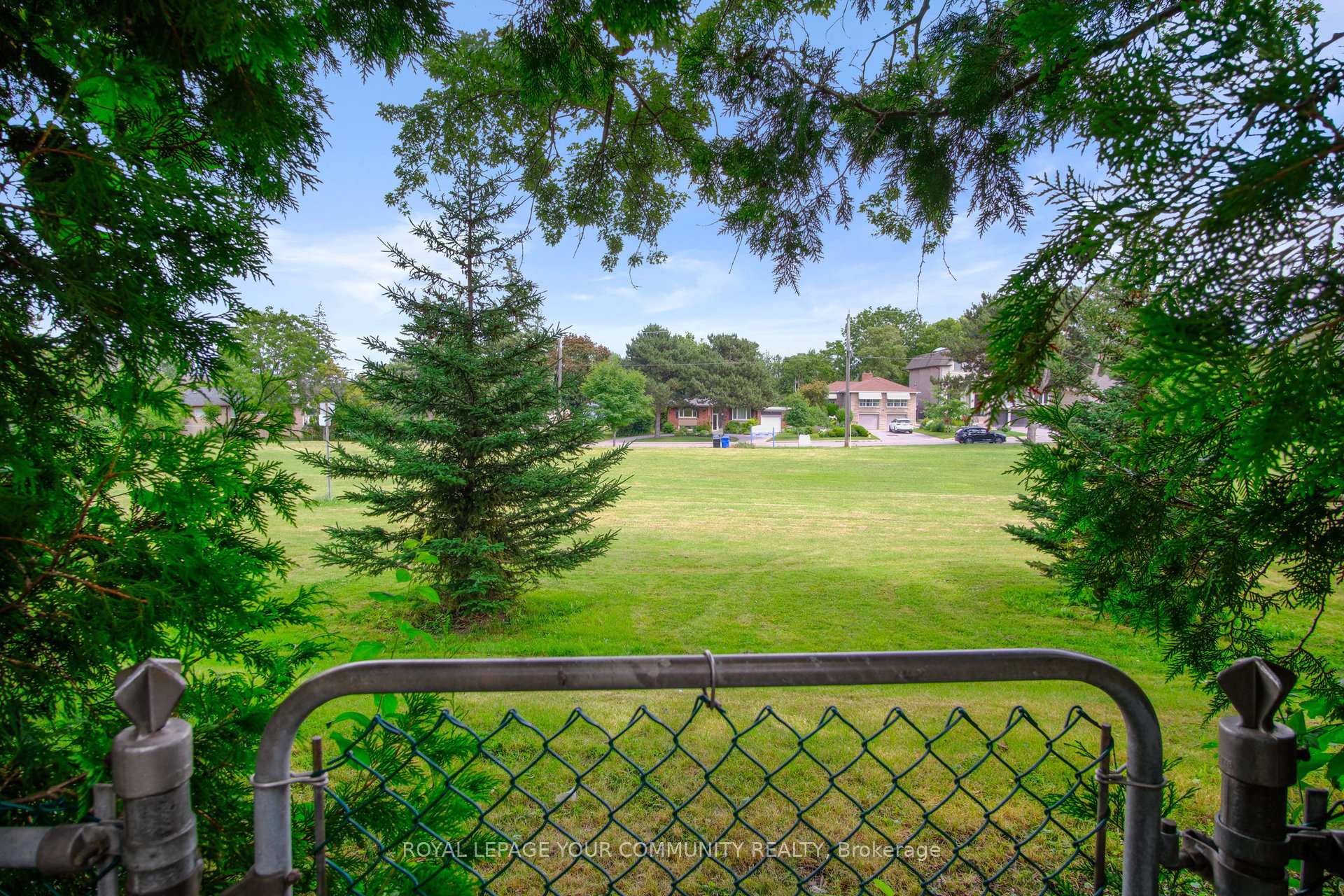 191 Maxome Ave, Toronto, ON M2M3L1 | 3 Bedroom 3 Bathroom Detached House | Image 38