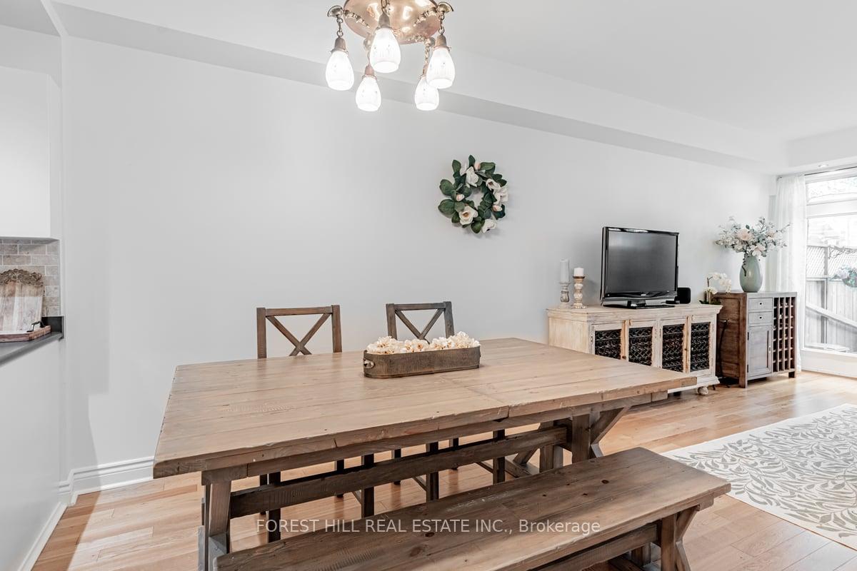 #116 - 500 Richmond St W, Toronto, ON M5V3N4 | 2 Bedroom 1 Bathroom Condo Apt | Image 2