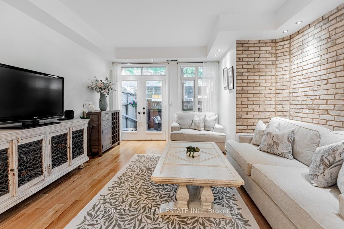 #116 - 500 Richmond St W, Toronto, ON M5V3N4 | 2 Bedroom 1 Bathroom Condo Apt | Image 7