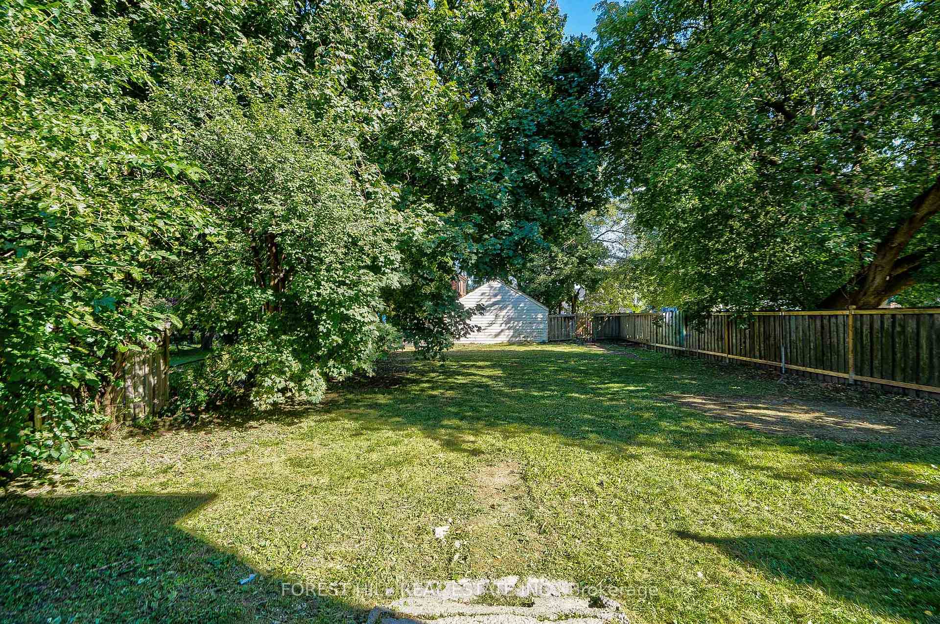 27 Westgate Blvd, Toronto, ON M3H1N8 | 3 Bedroom 2 Bathroom Detached House | Image 11