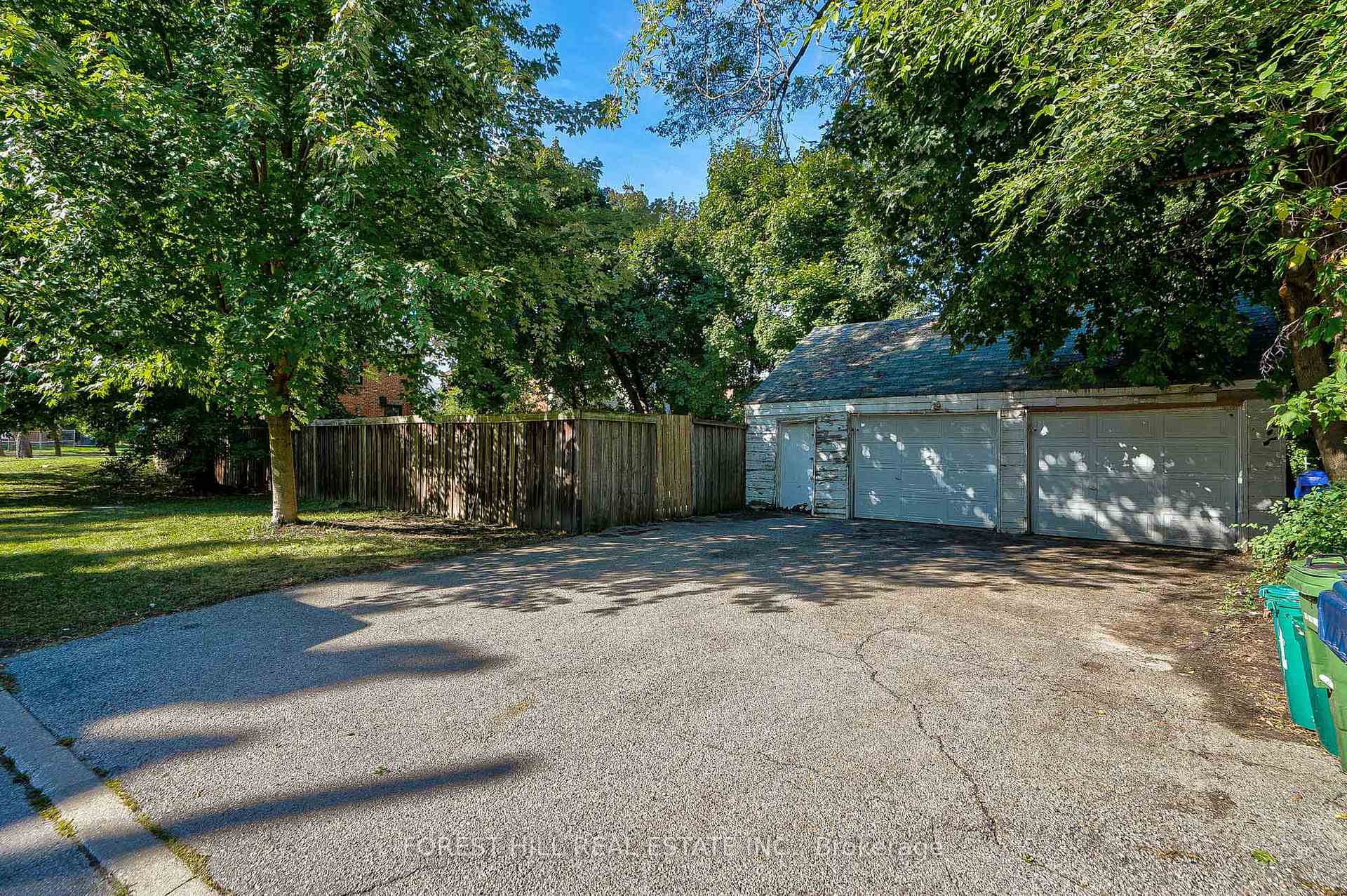 27 Westgate Blvd, Toronto, ON M3H1N8 | 3 Bedroom 2 Bathroom Detached House | Image 12