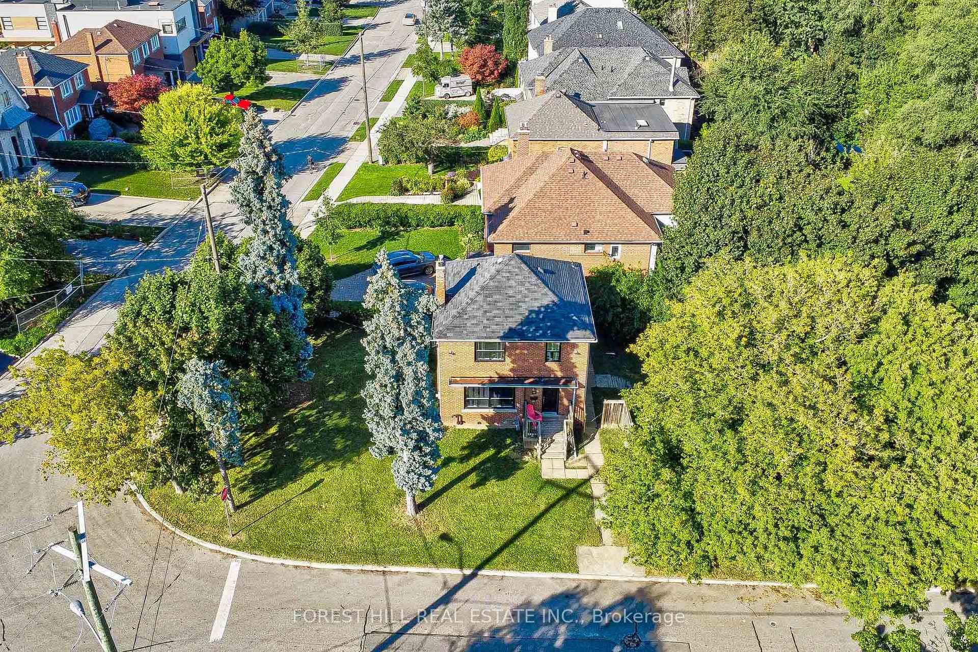 27 Westgate Blvd, Toronto, ON M3H1N8 | 3 Bedroom 2 Bathroom Detached House | Image 5