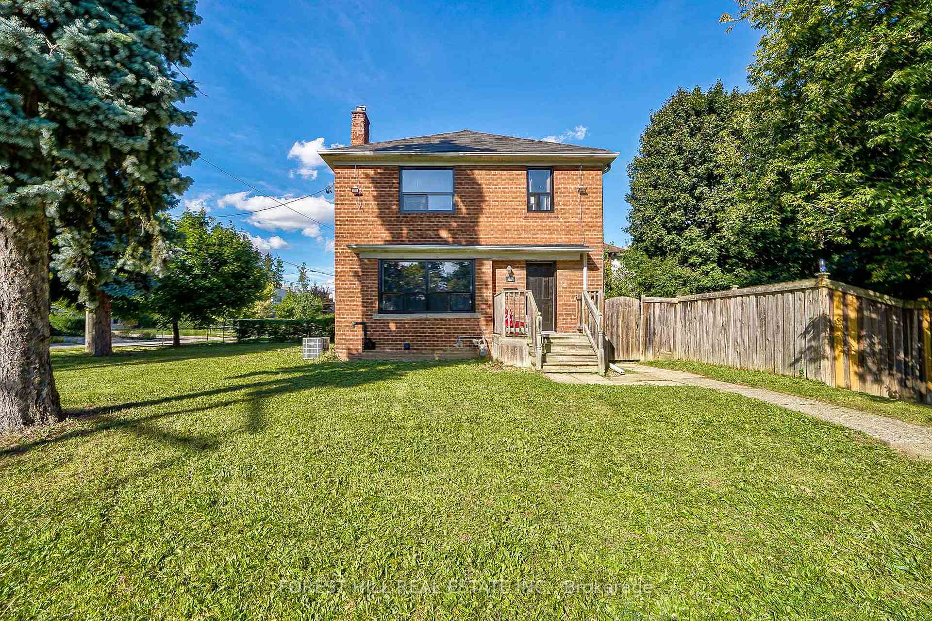 27 Westgate Blvd, Toronto, ON M3H1N8 | 3 Bedroom 2 Bathroom Detached House | Image 6