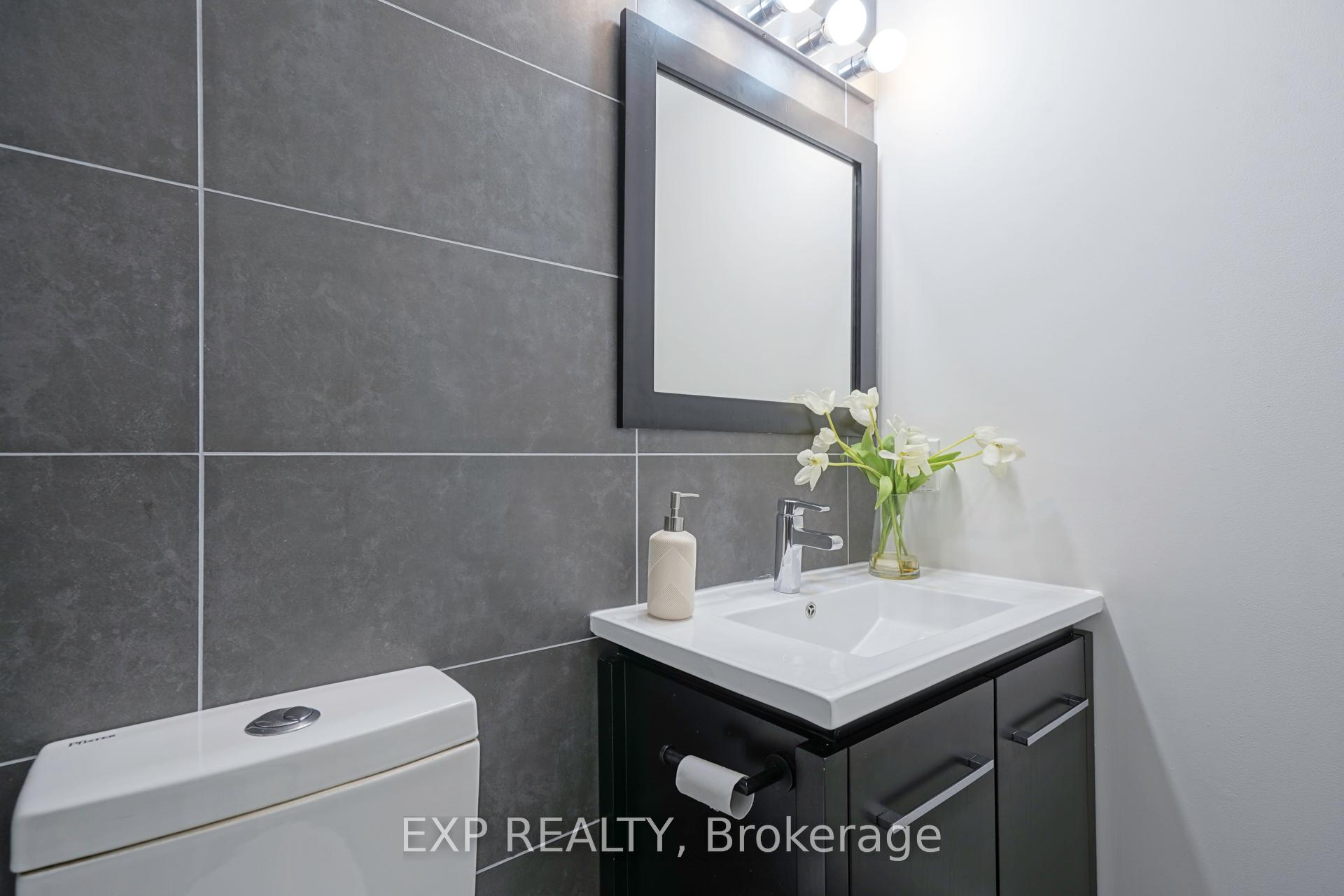 #632 - 38 Stadium Rd, Toronto, ON M5V3P4 | 2 Bedroom 1 Bathroom Condo Townhouse | Image 11