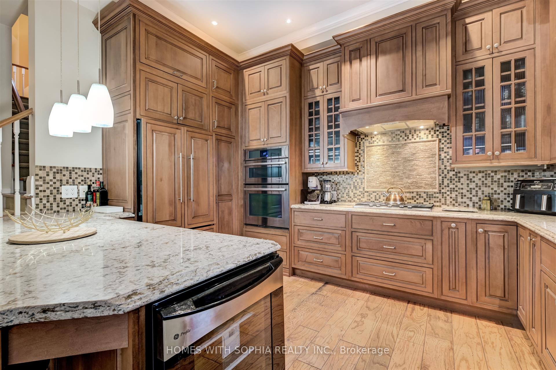 162 Glenvale Blvd, Toronto, ON M4G2W3 | 2 Bedroom 4 Bathroom Detached House | Image 12