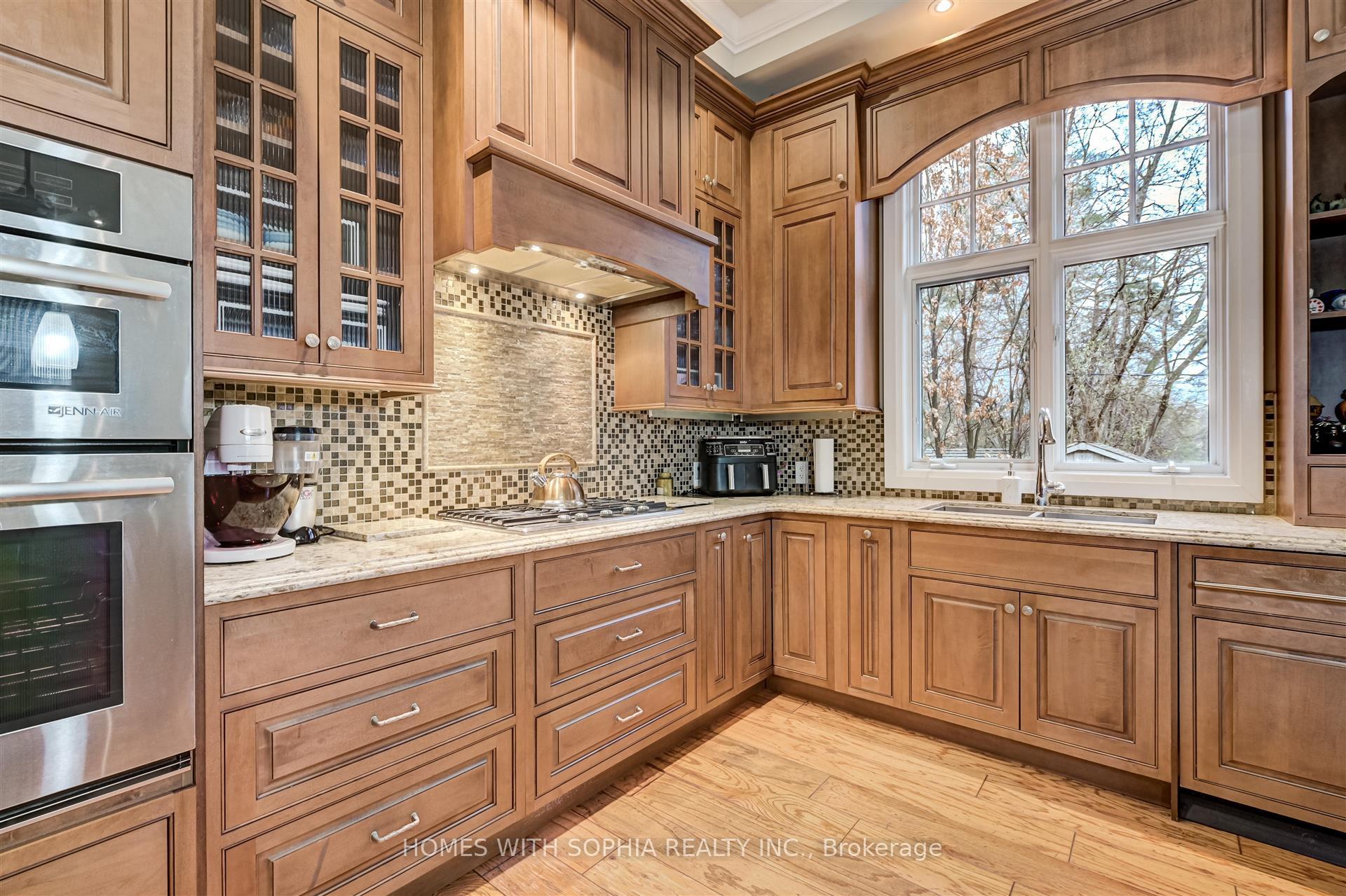 162 Glenvale Blvd, Toronto, ON M4G2W3 | 2 Bedroom 4 Bathroom Detached House | Image 14