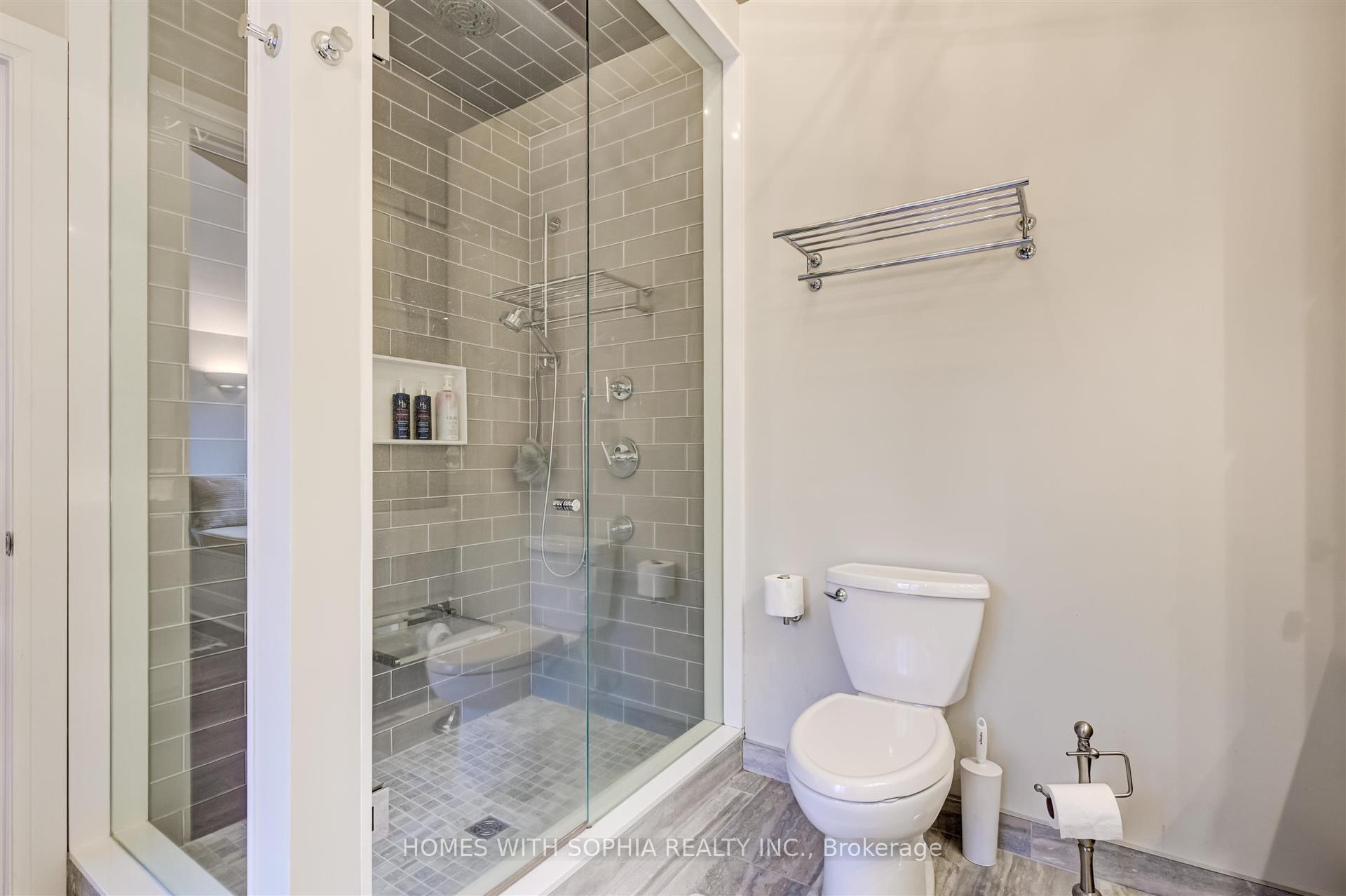 162 Glenvale Blvd, Toronto, ON M4G2W3 | 2 Bedroom 4 Bathroom Detached House | Image 21