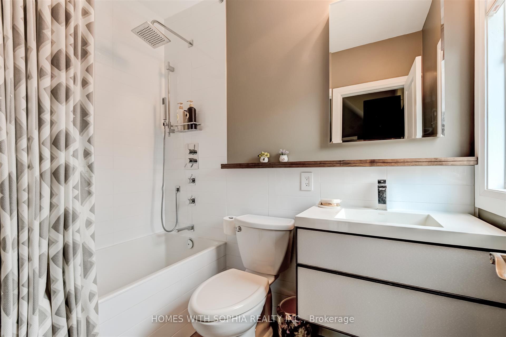 162 Glenvale Blvd, Toronto, ON M4G2W3 | 2 Bedroom 4 Bathroom Detached House | Image 24