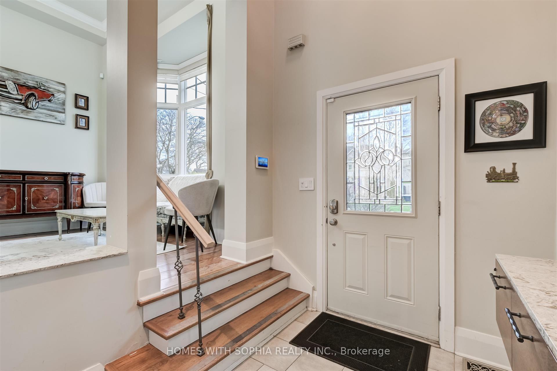 162 Glenvale Blvd, Toronto, ON M4G2W3 | 2 Bedroom 4 Bathroom Detached House | Image 5