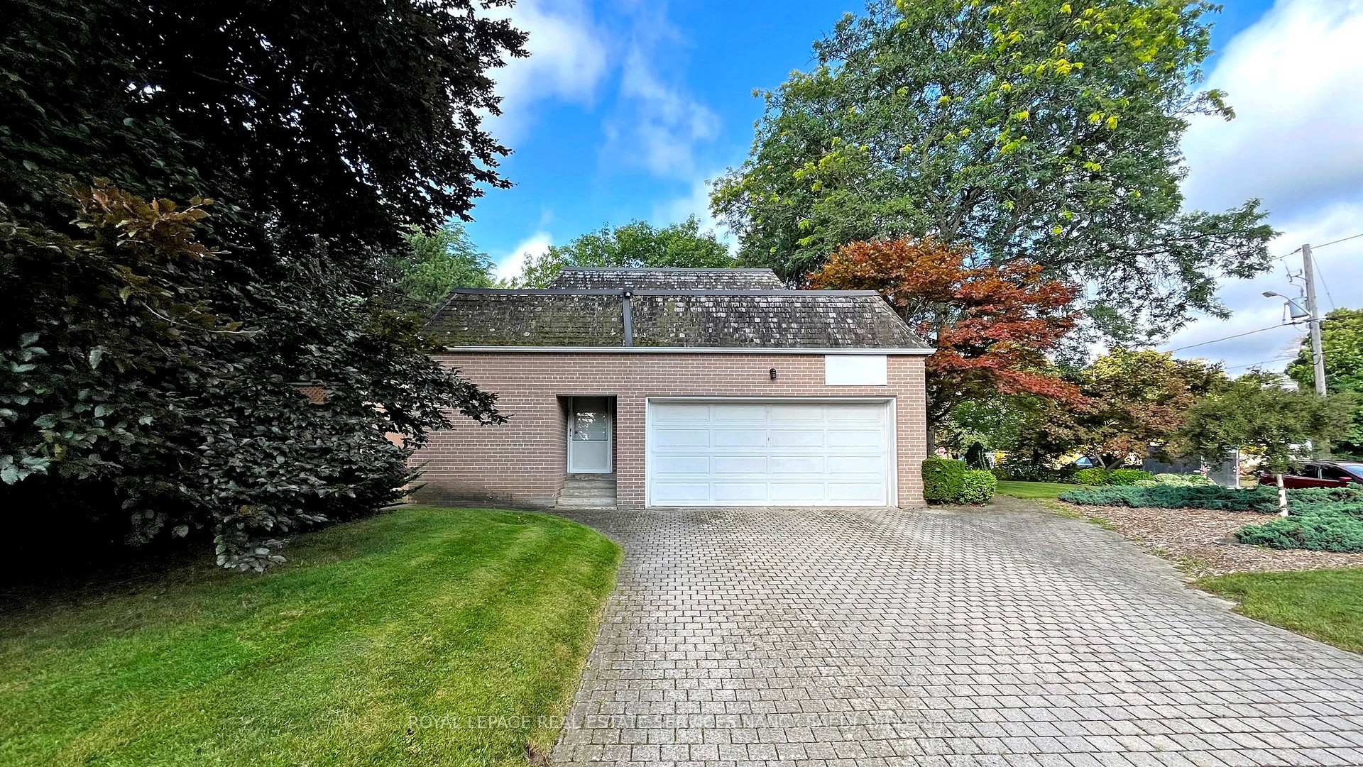 31 Saintfield Ave, Toronto, ON M3C2M7 | 4 Bedroom 3 Bathroom Detached House | Image 2