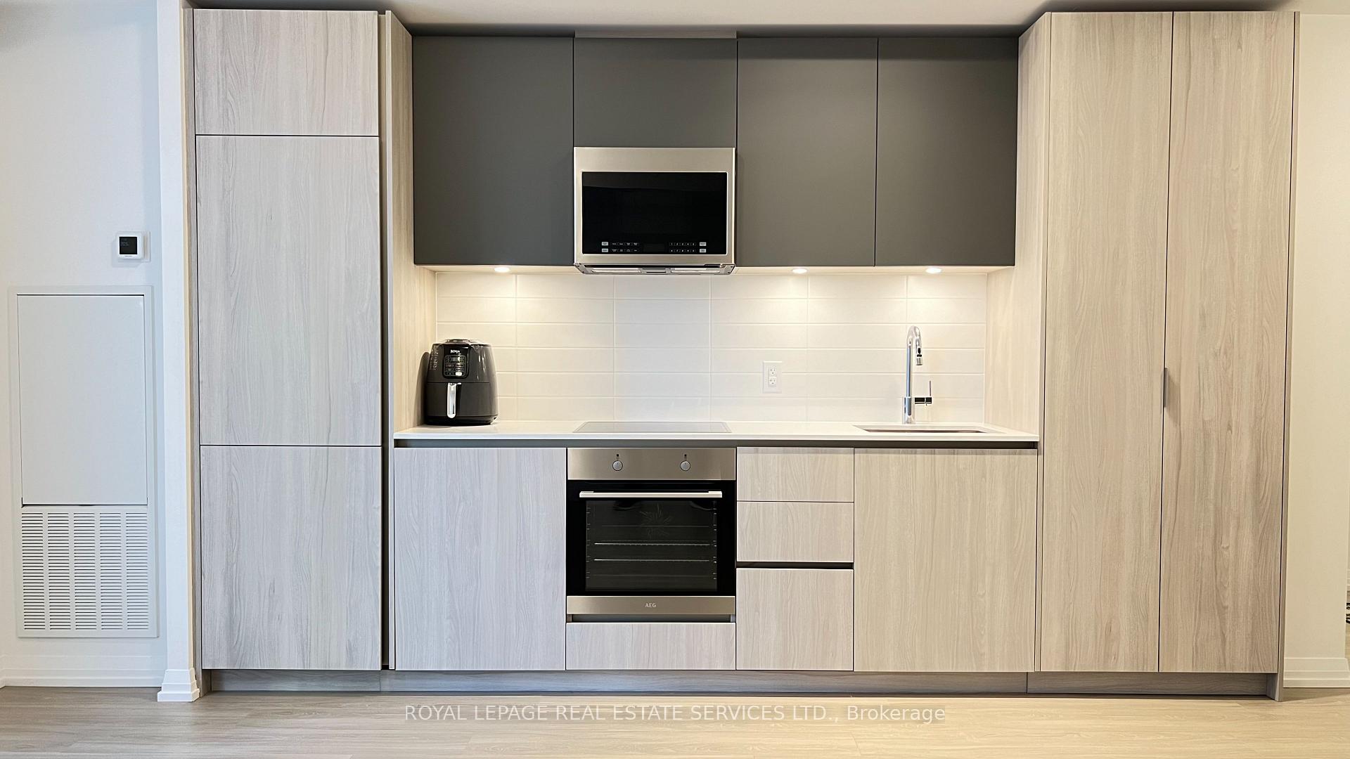 #806 - 8 Widmer St, Toronto, ON M5V2E7 | 0 Bedroom 1 Bathroom Condo Apt | Image 10