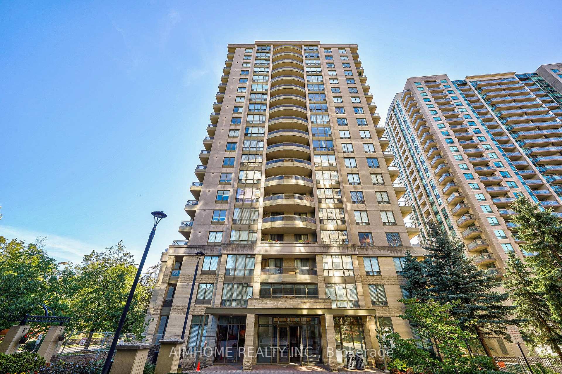 #710 - 256 Doris Ave, Toronto, ON M2N6X8 | 3 Bedroom 2 Bathroom Condo Apt | Image 1