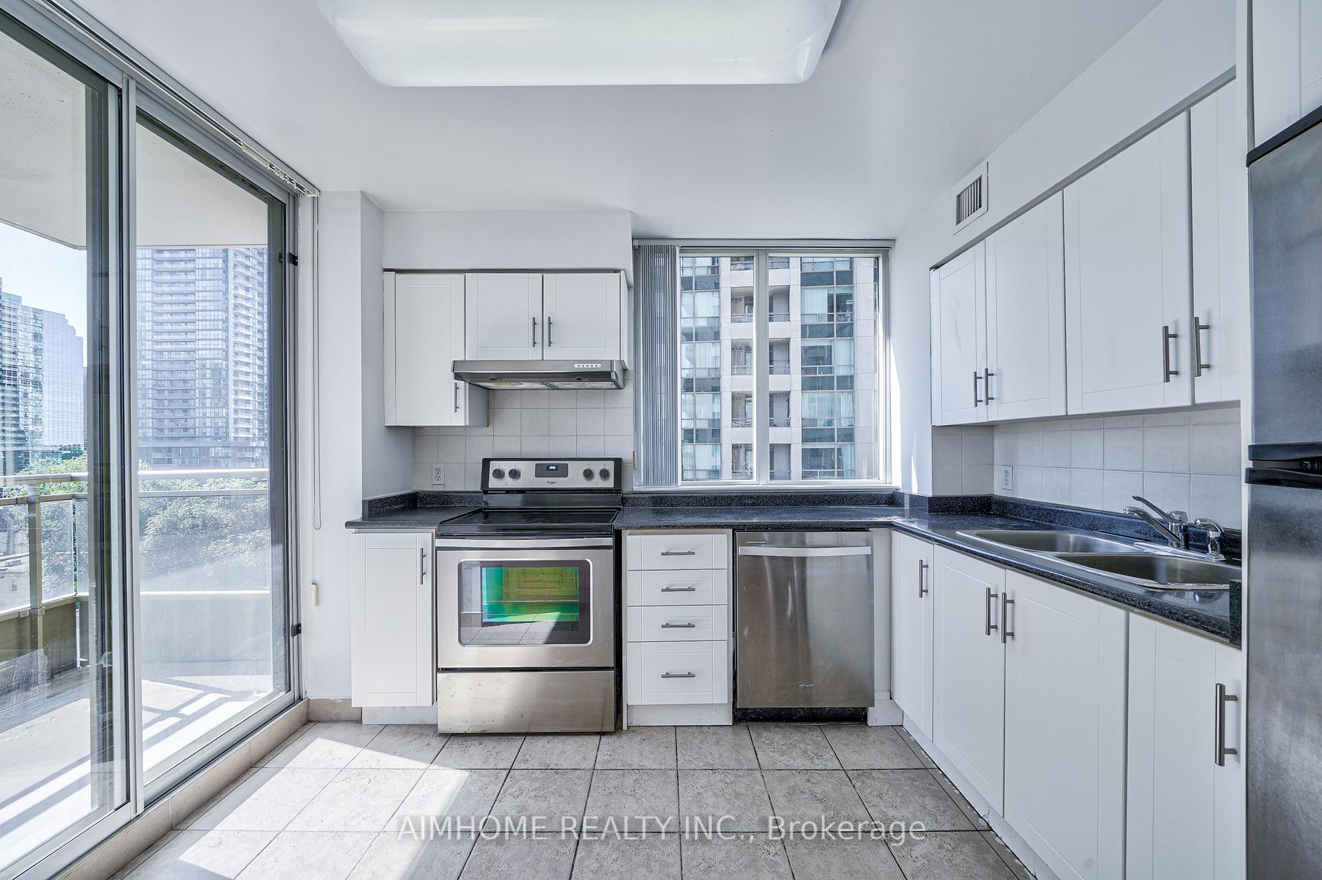 #710 - 256 Doris Ave, Toronto, ON M2N6X8 | 3 Bedroom 2 Bathroom Condo Apt | Image 11