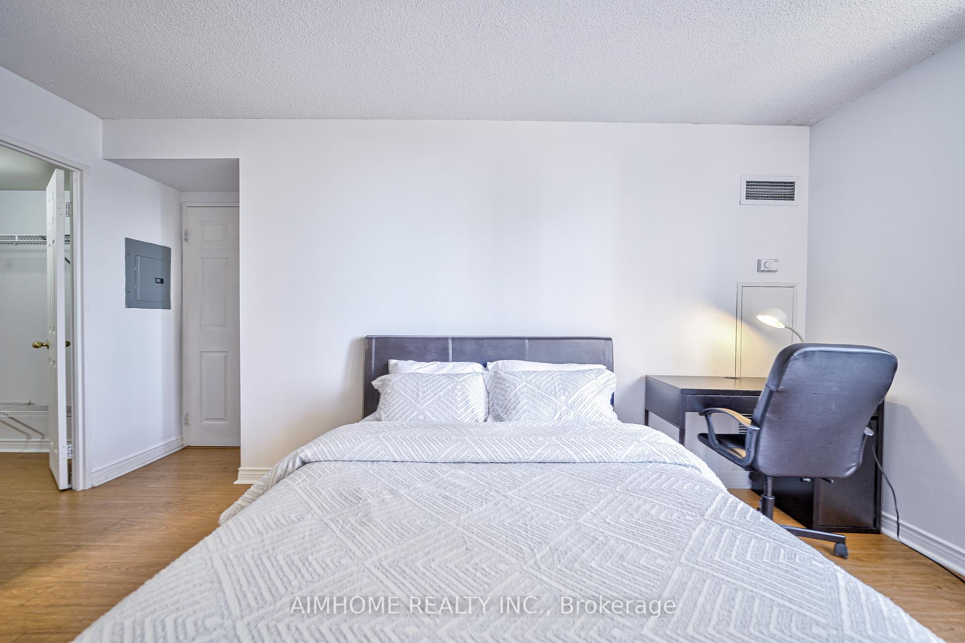 #710 - 256 Doris Ave, Toronto, ON M2N6X8 | 3 Bedroom 2 Bathroom Condo Apt | Image 17
