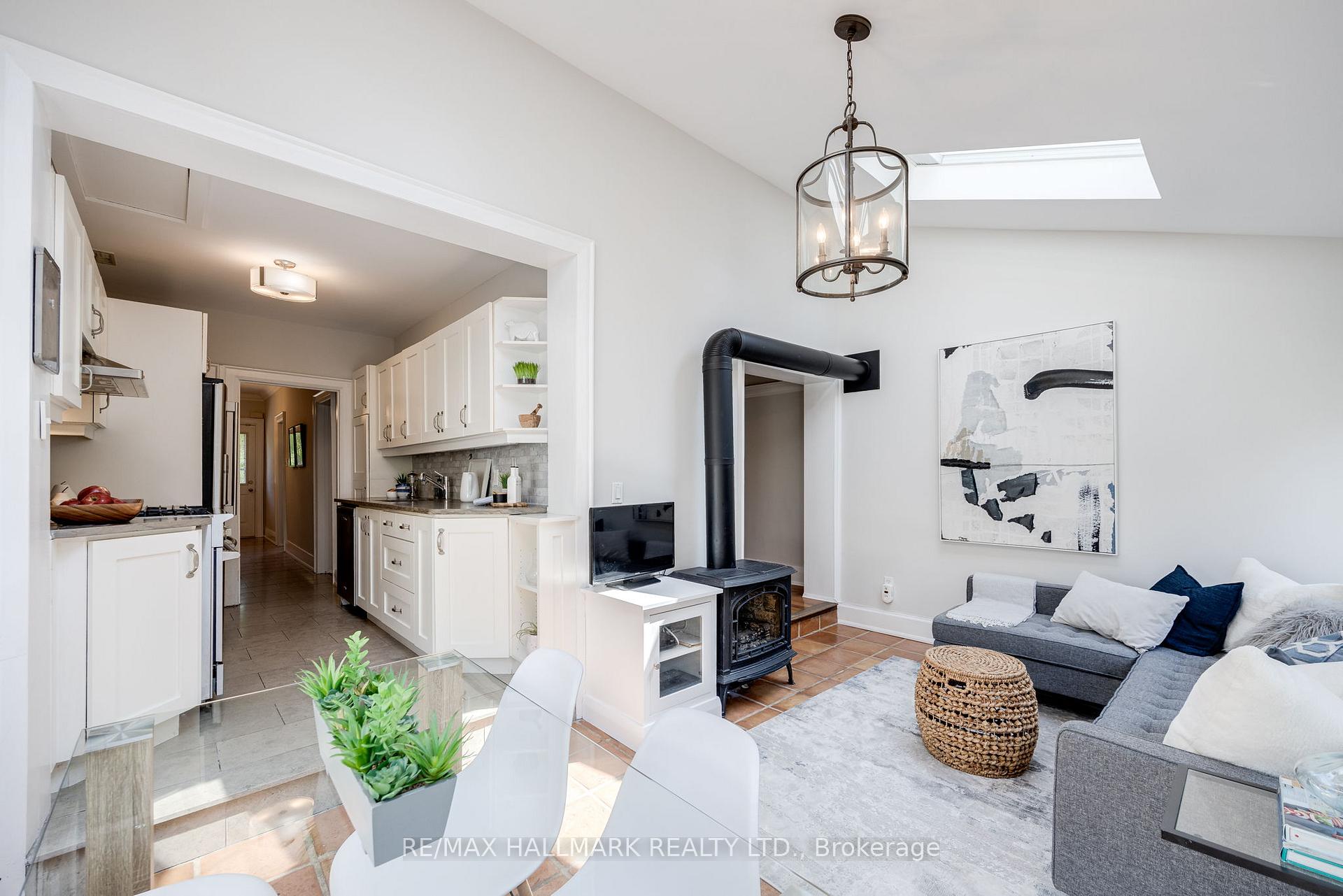 18 Jedburgh Rd, Toronto, ON M5M3J6 | 3 Bedroom 2 Bathroom Semi-Detached House | Image 11