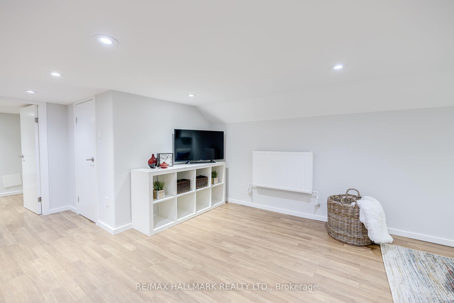 18 Jedburgh Rd, Toronto, ON M5M3J6 | 3 Bedroom 2 Bathroom Semi-Detached House | Image 25