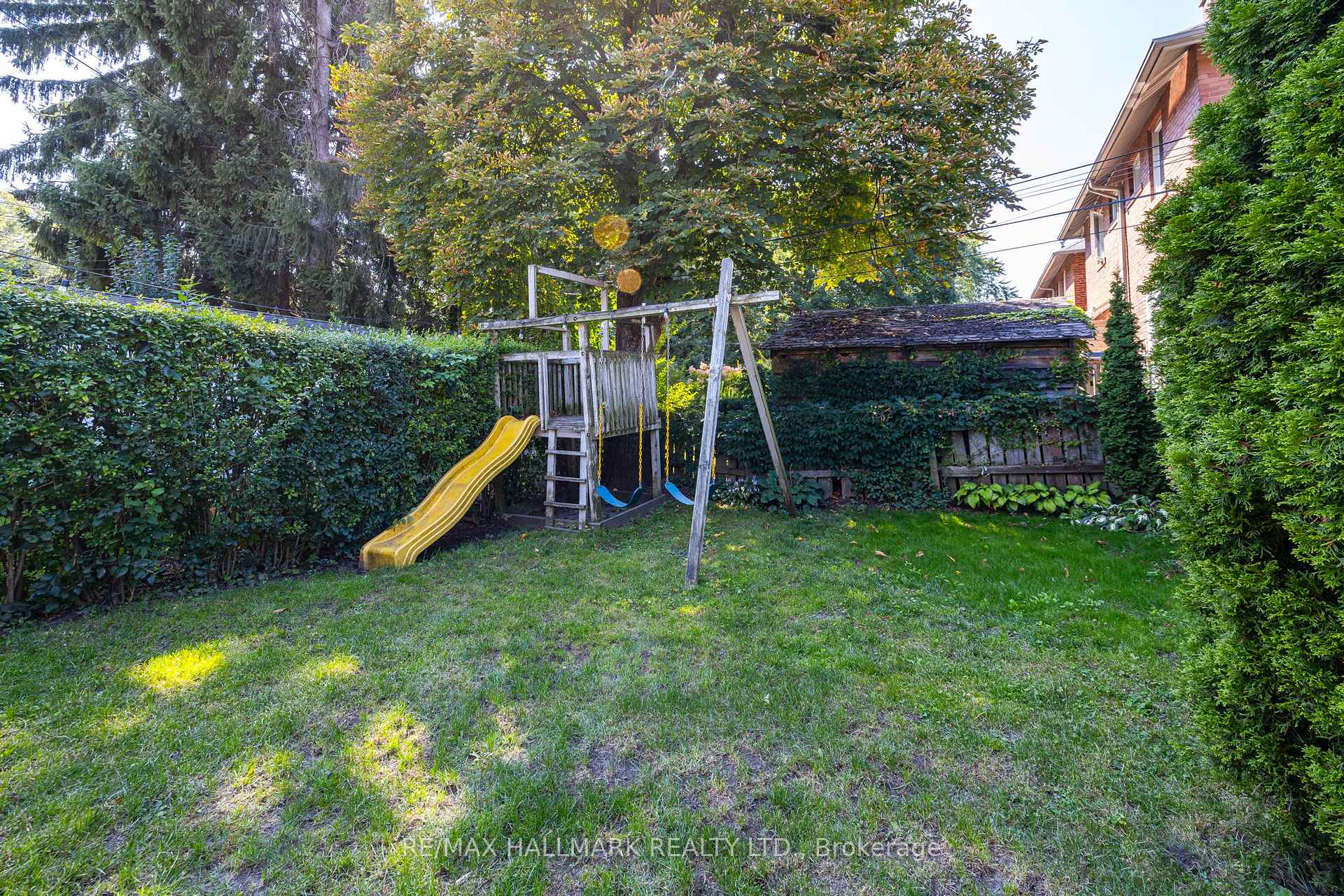 18 Jedburgh Rd, Toronto, ON M5M3J6 | 3 Bedroom 2 Bathroom Semi-Detached House | Image 32