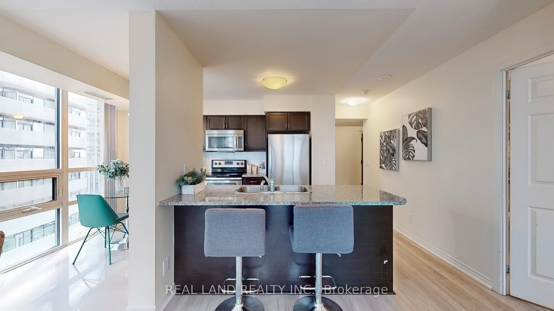 #1006 - 19 Grand Trunk Cres, Toronto, ON M5J3A3 | 2 Bedroom 2 Bathroom Condo Apt | Image 13