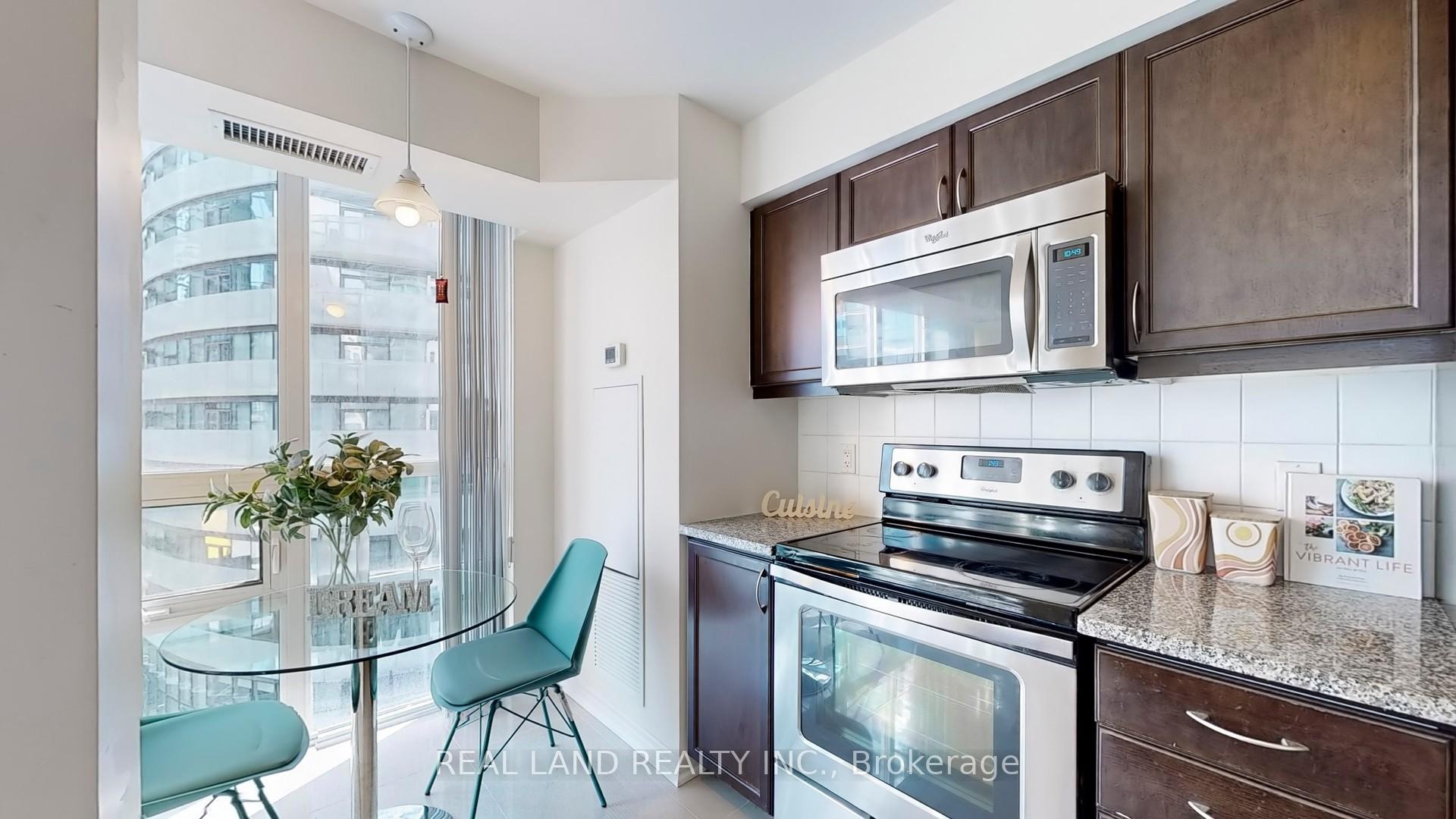 #1006 - 19 Grand Trunk Cres, Toronto, ON M5J3A3 | 2 Bedroom 2 Bathroom Condo Apt | Image 18