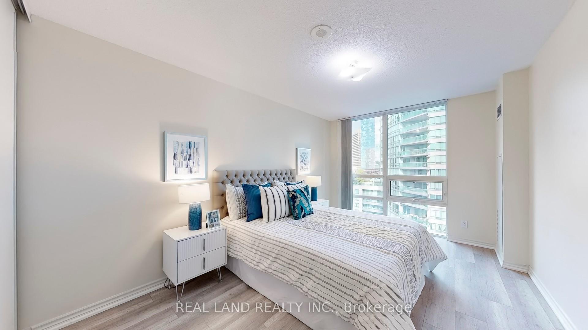 #1006 - 19 Grand Trunk Cres, Toronto, ON M5J3A3 | 2 Bedroom 2 Bathroom Condo Apt | Image 20