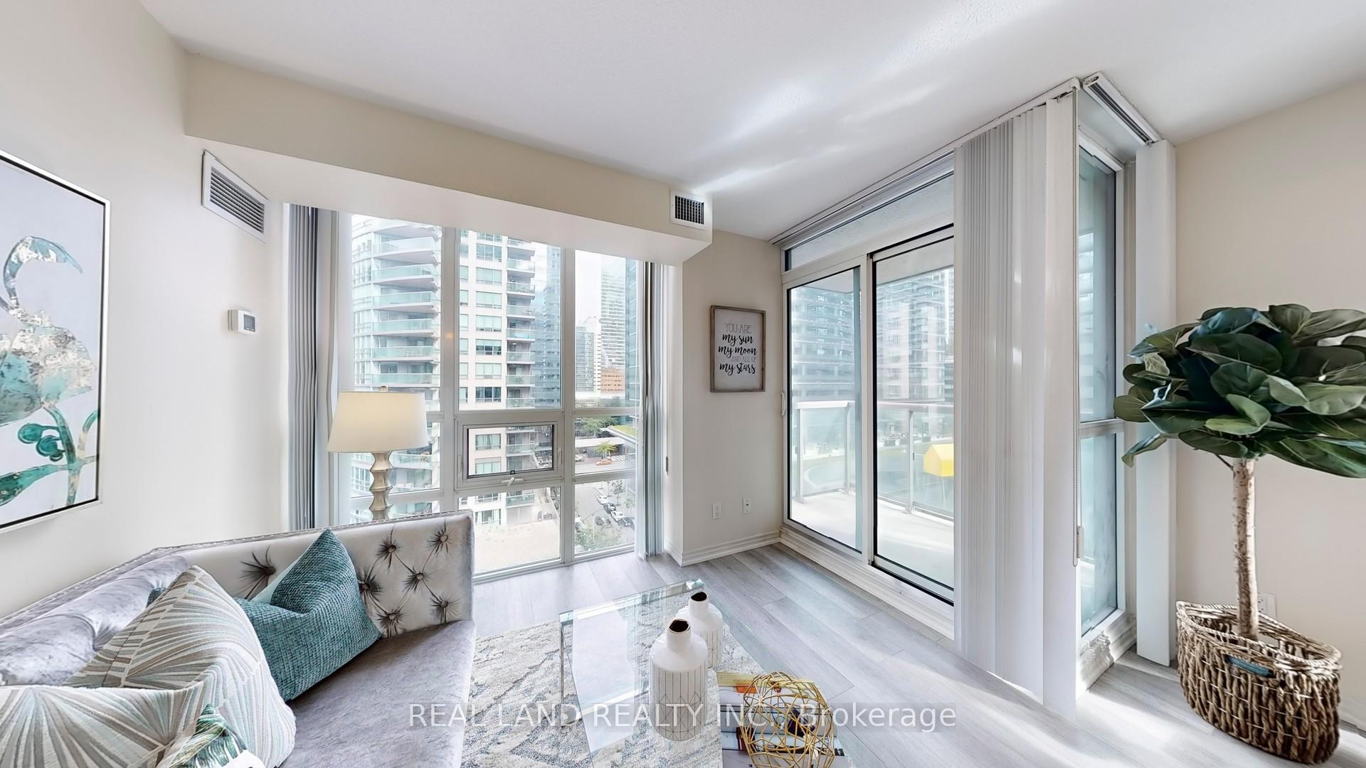 #1006 - 19 Grand Trunk Cres, Toronto, ON M5J3A3 | 2 Bedroom 2 Bathroom Condo Apt | Image 6