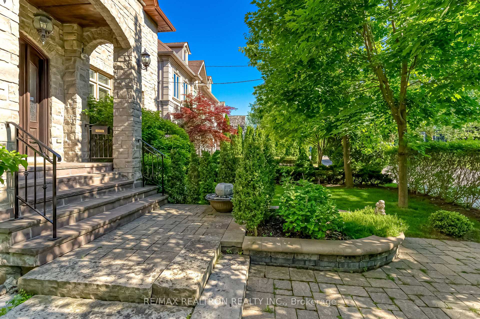 139 Beechwood Ave, Toronto, ON M2L1J9 | 4 Bedroom 6 Bathroom Detached House | Image 2