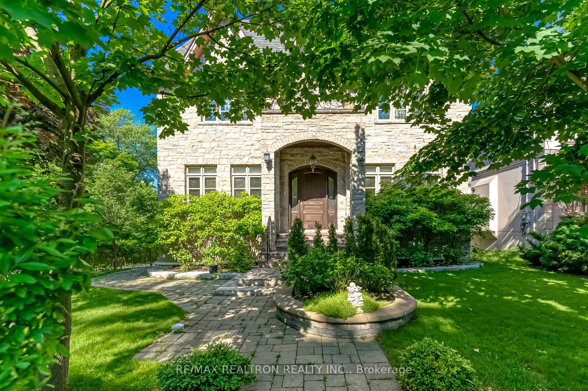139 Beechwood Ave, Toronto, ON M2L1J9 | 4 Bedroom 6 Bathroom Detached House | Image 3