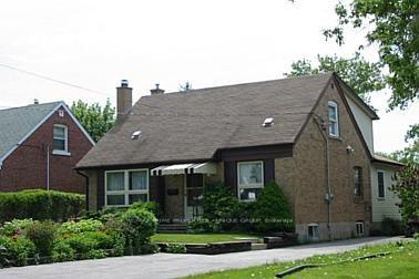 33 Athabaska Ave, Toronto, ON M2M2T6 | 3 Bedroom 3 Bathroom Detached House | Image 1