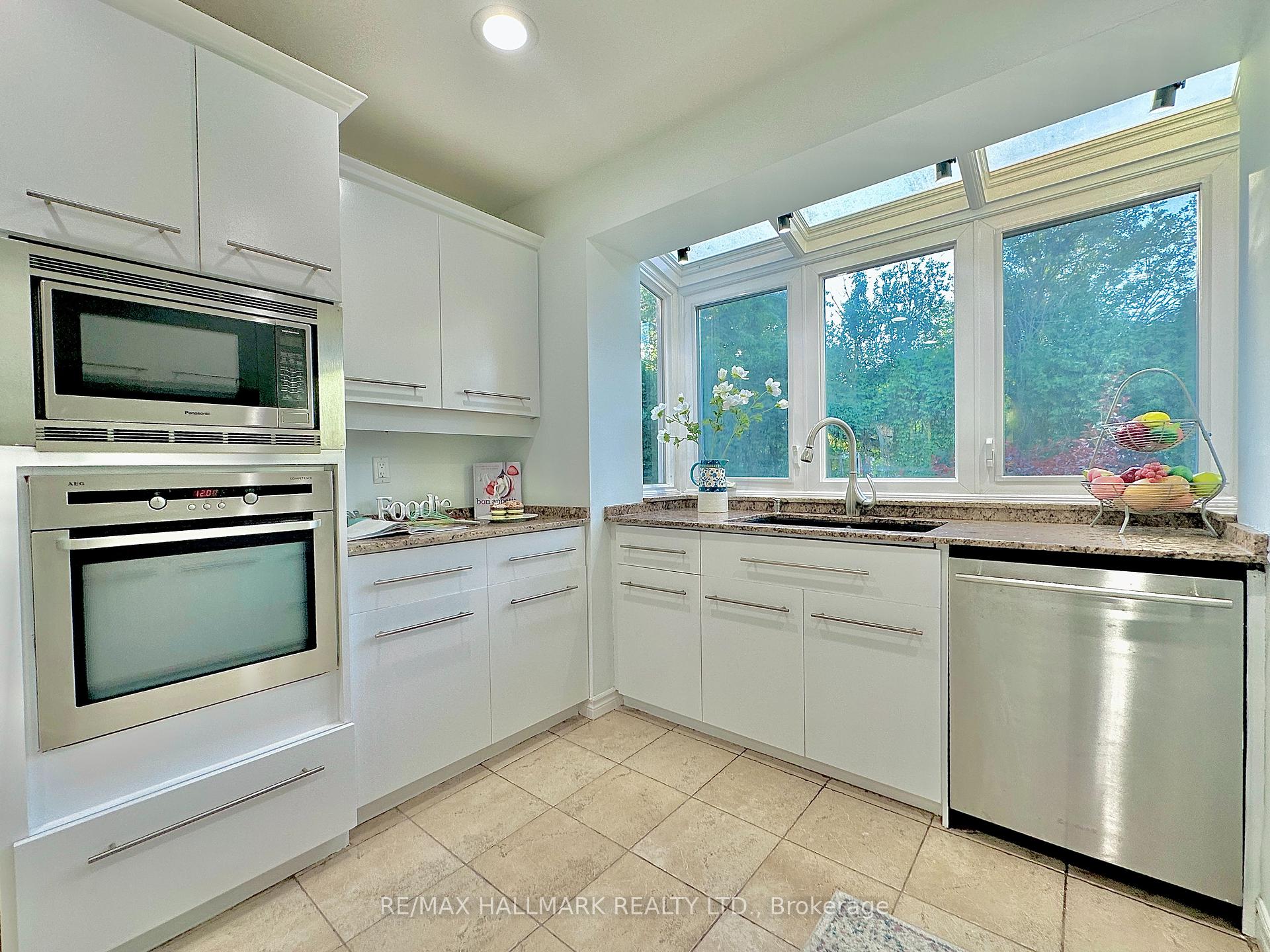 16 Gaspe Rd, Toronto, ON M2K2E8 | 4 Bedroom 5 Bathroom Detached House | Image 14