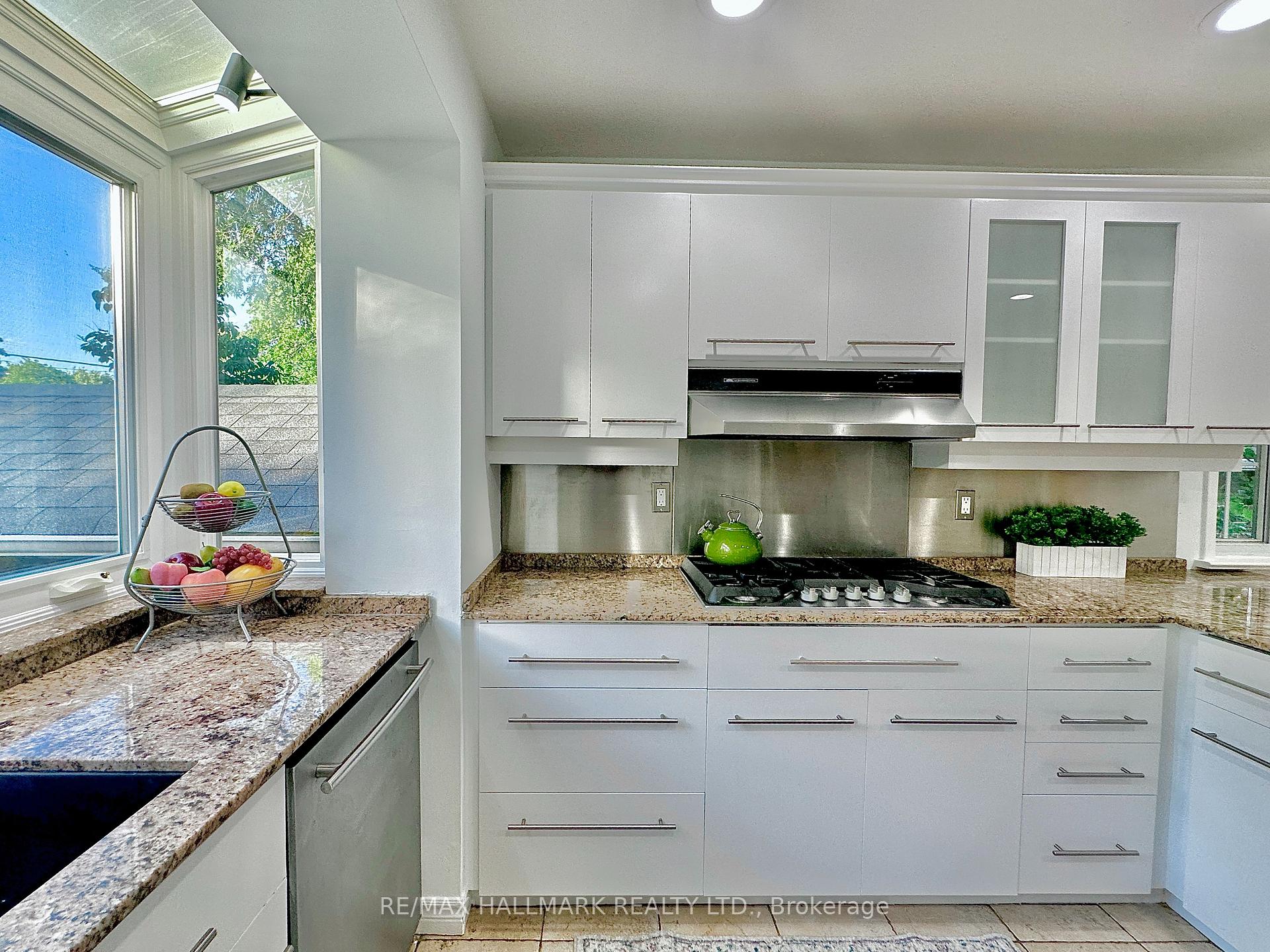 16 Gaspe Rd, Toronto, ON M2K2E8 | 4 Bedroom 5 Bathroom Detached House | Image 15