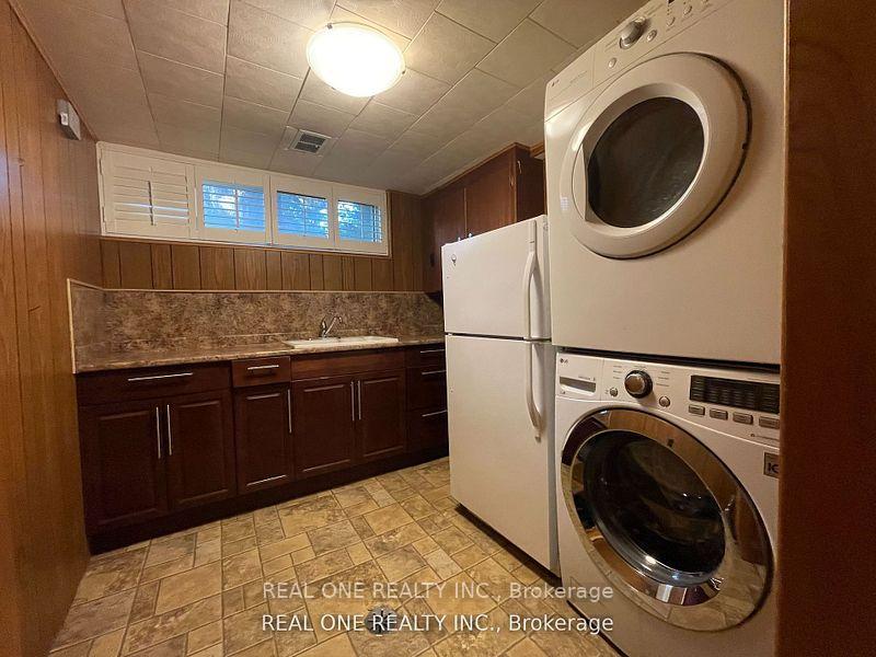 39 Muircrest Dr, Toronto, ON M3A1K7 | 3 Bedroom 2 Bathroom Detached House | Image 13