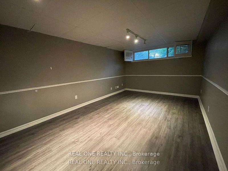 39 Muircrest Dr, Toronto, ON M3A1K7 | 3 Bedroom 2 Bathroom Detached House | Image 14