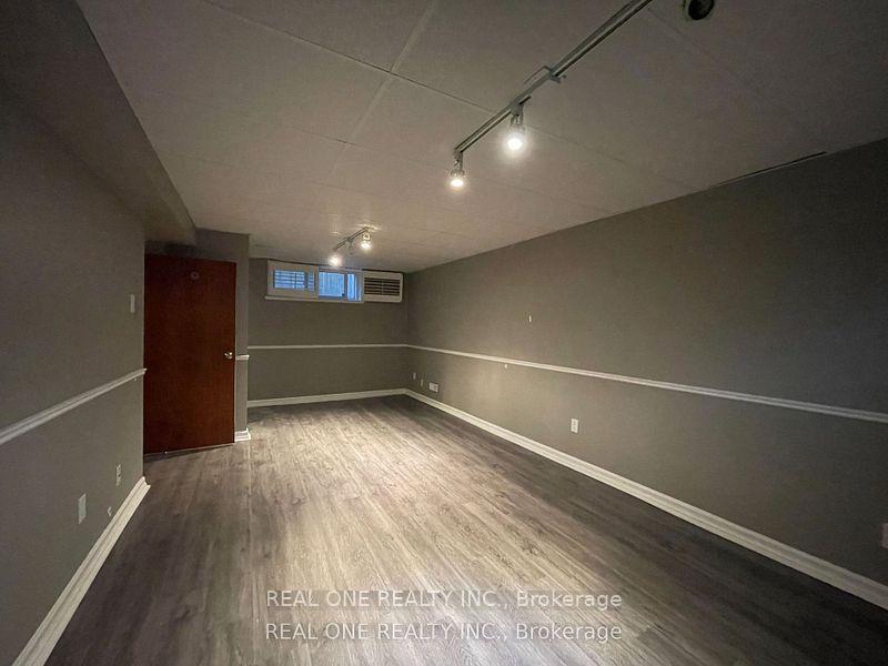 39 Muircrest Dr, Toronto, ON M3A1K7 | 3 Bedroom 2 Bathroom Detached House | Image 16