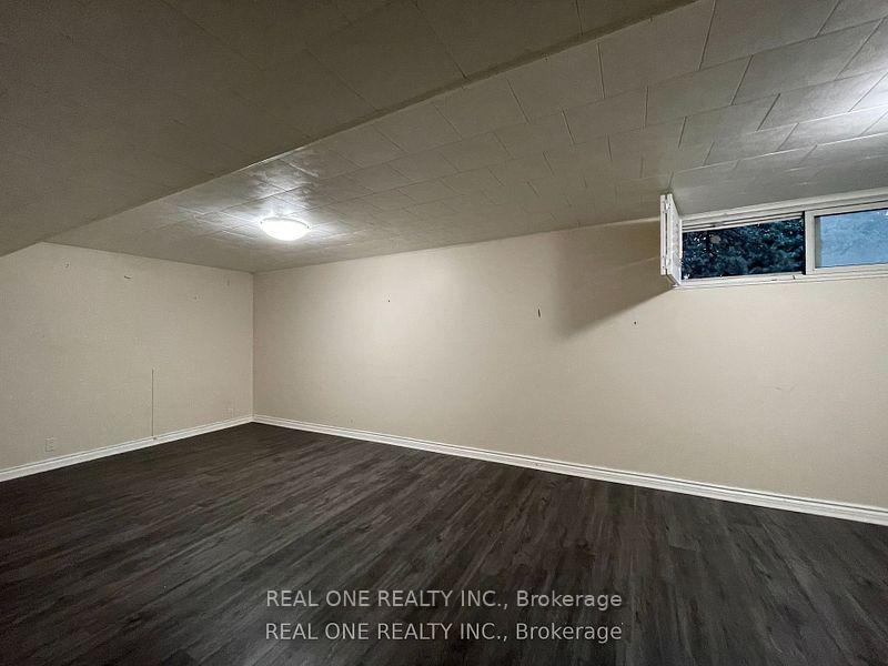 39 Muircrest Dr, Toronto, ON M3A1K7 | 3 Bedroom 2 Bathroom Detached House | Image 18