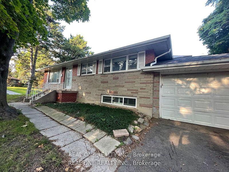 39 Muircrest Dr, Toronto, ON M3A1K7 | 3 Bedroom 2 Bathroom Detached House | Image 2