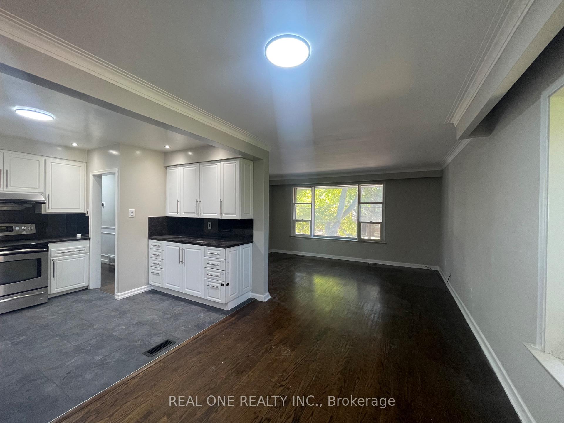 39 Muircrest Dr, Toronto, ON M3A1K7 | 3 Bedroom 2 Bathroom Detached House | Image 3