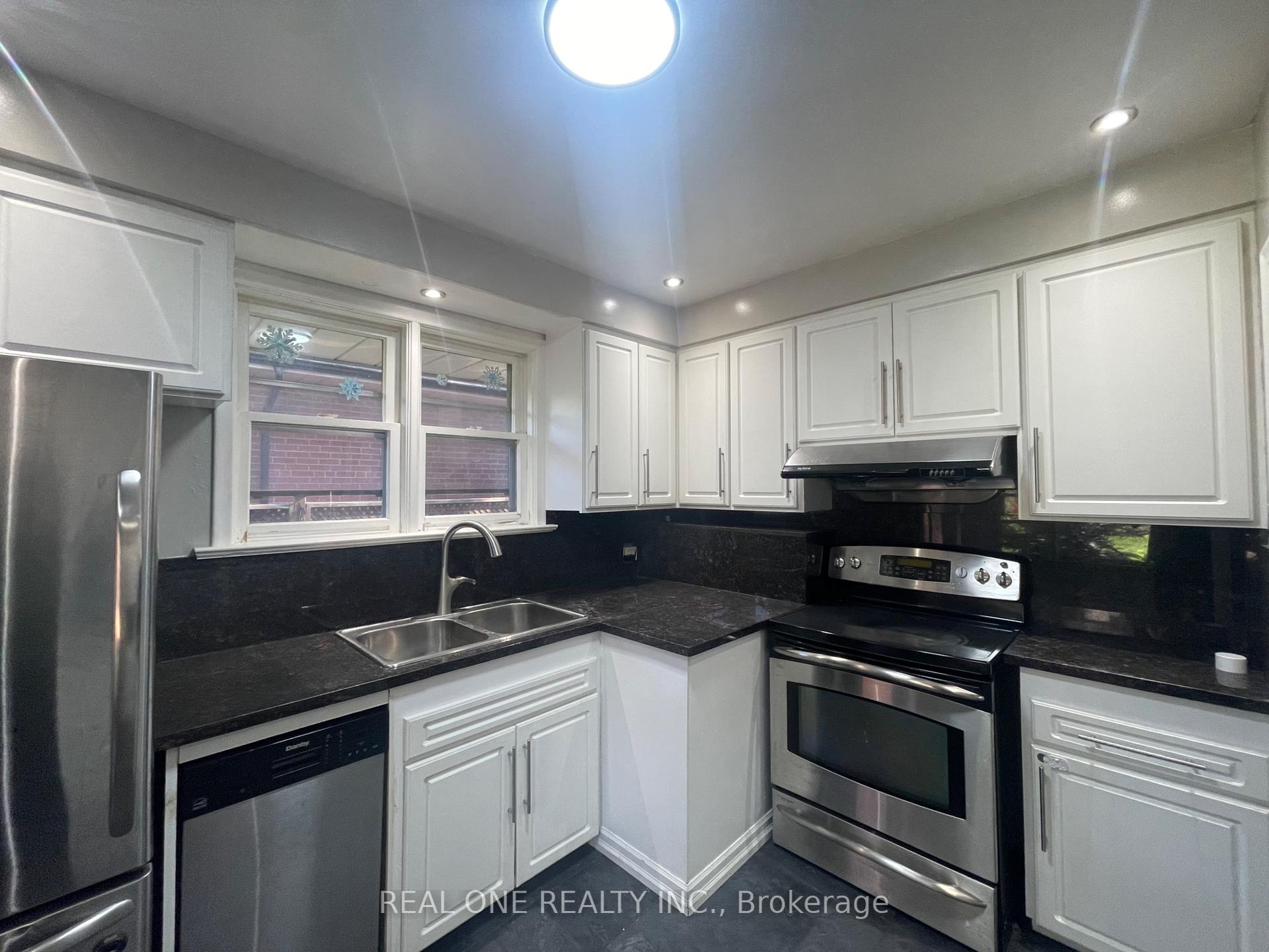 39 Muircrest Dr, Toronto, ON M3A1K7 | 3 Bedroom 2 Bathroom Detached House | Image 6