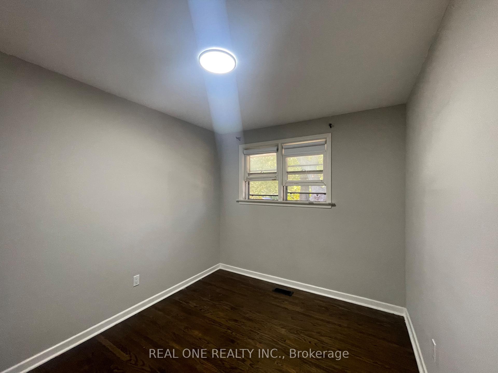 39 Muircrest Dr, Toronto, ON M3A1K7 | 3 Bedroom 2 Bathroom Detached House | Image 8