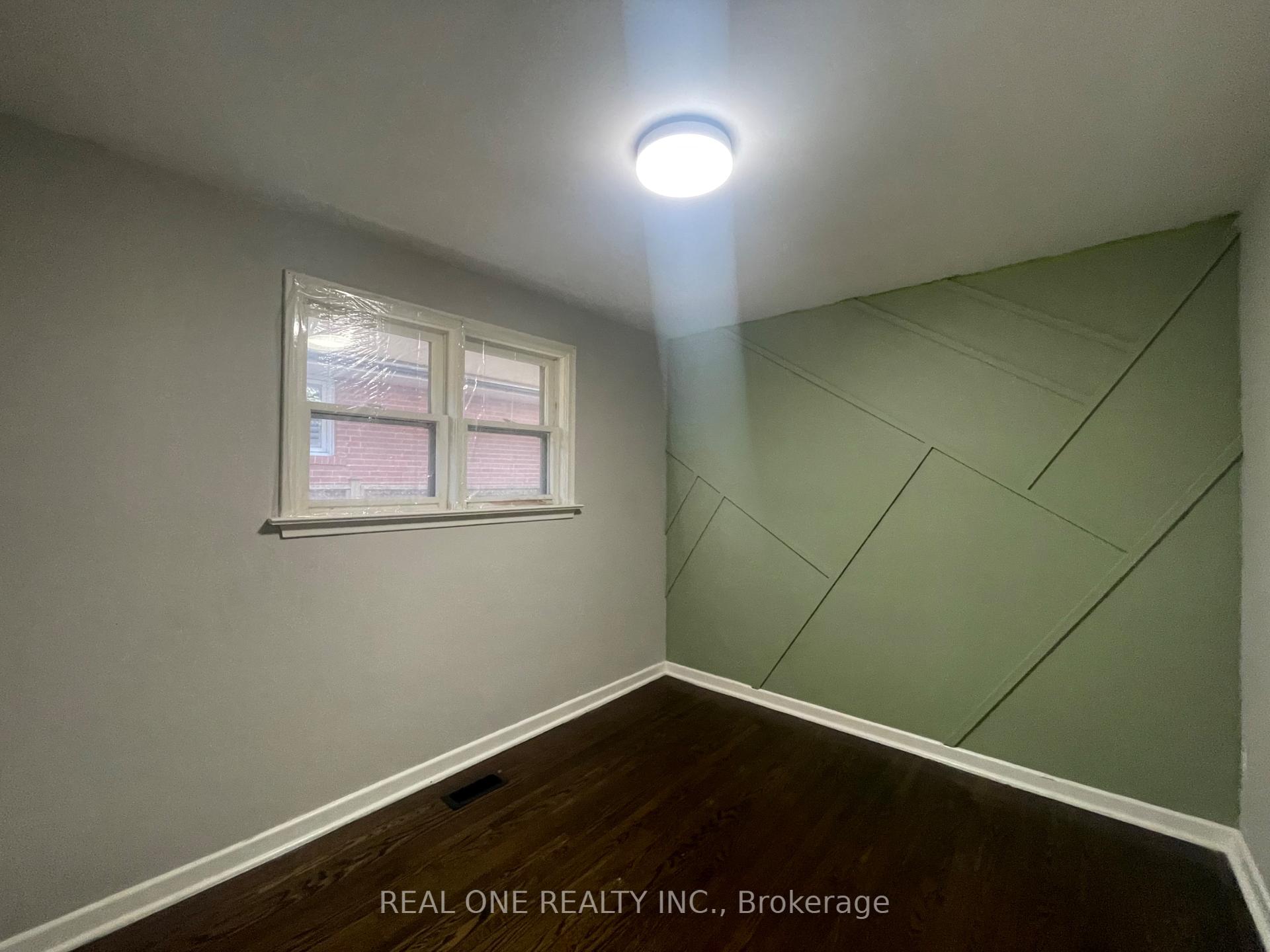 39 Muircrest Dr, Toronto, ON M3A1K7 | 3 Bedroom 2 Bathroom Detached House | Image 9