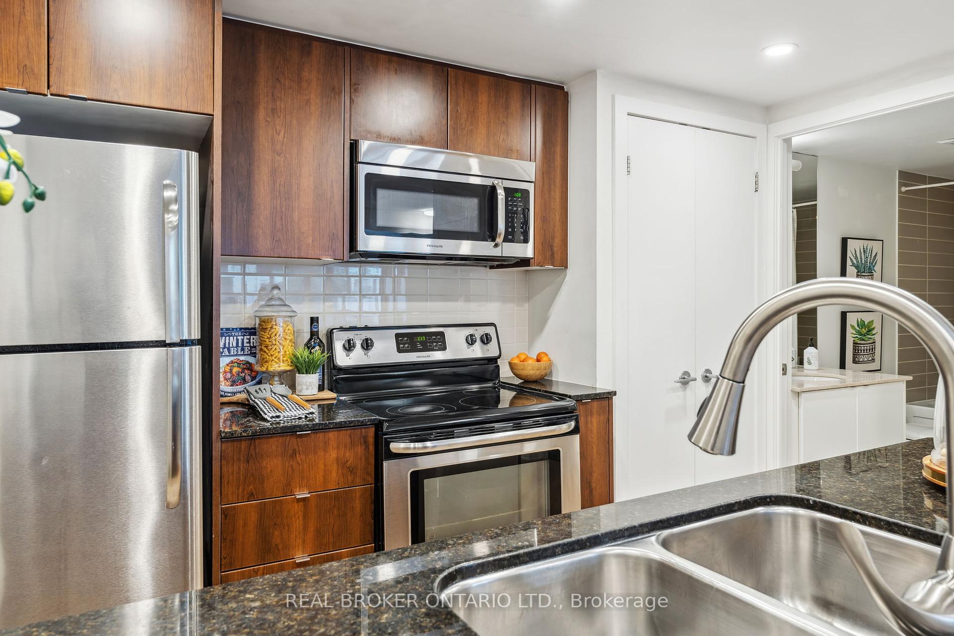 #104 - 55 East Liberty St, Toronto, ON M6K3P9 | 2 Bedroom 2 Bathroom Condo Townhouse | Image 13