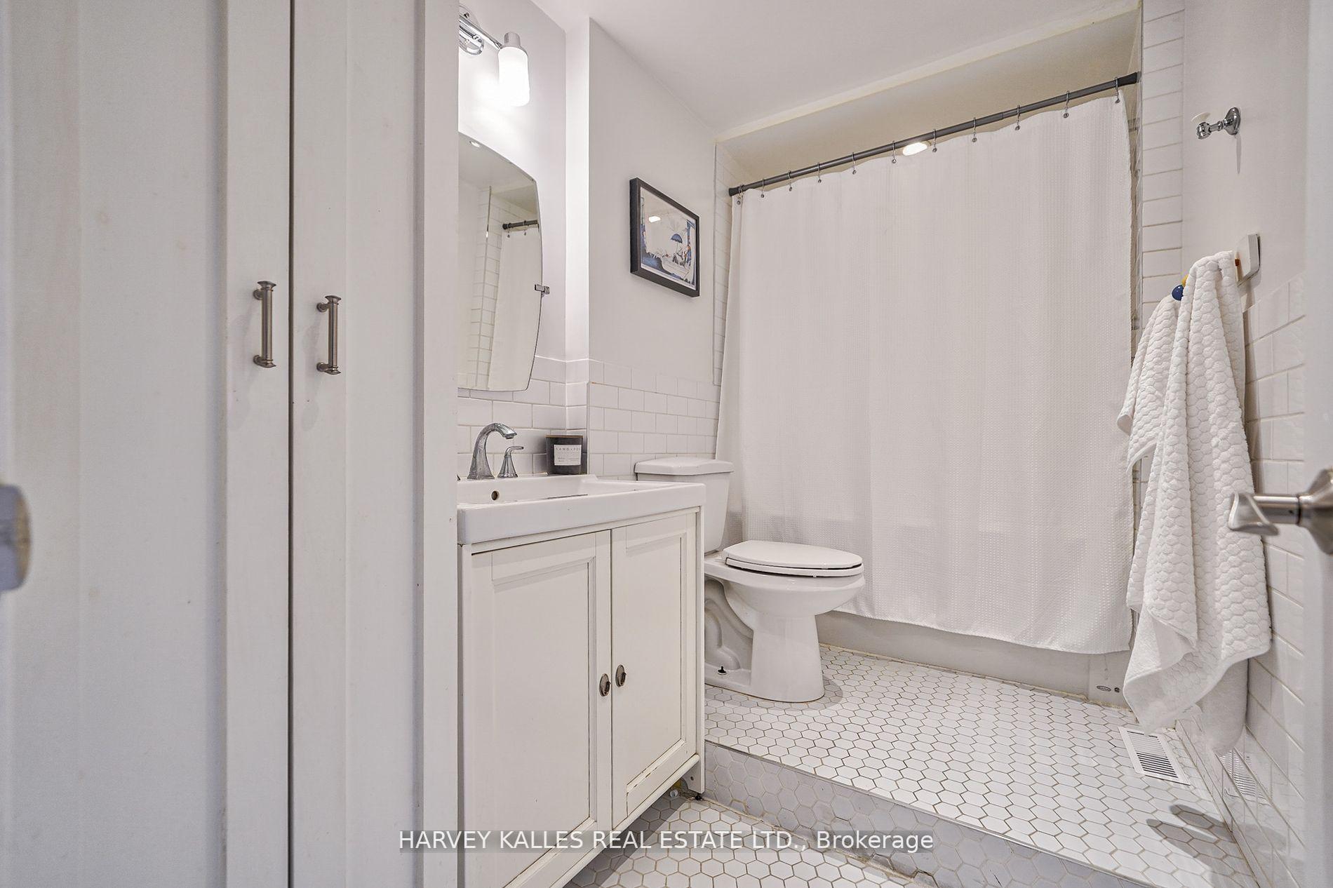 106 Gloucester Grve, Toronto, ON M6C2A8 | 4 Bedroom 4 Bathroom Detached House | Image 14